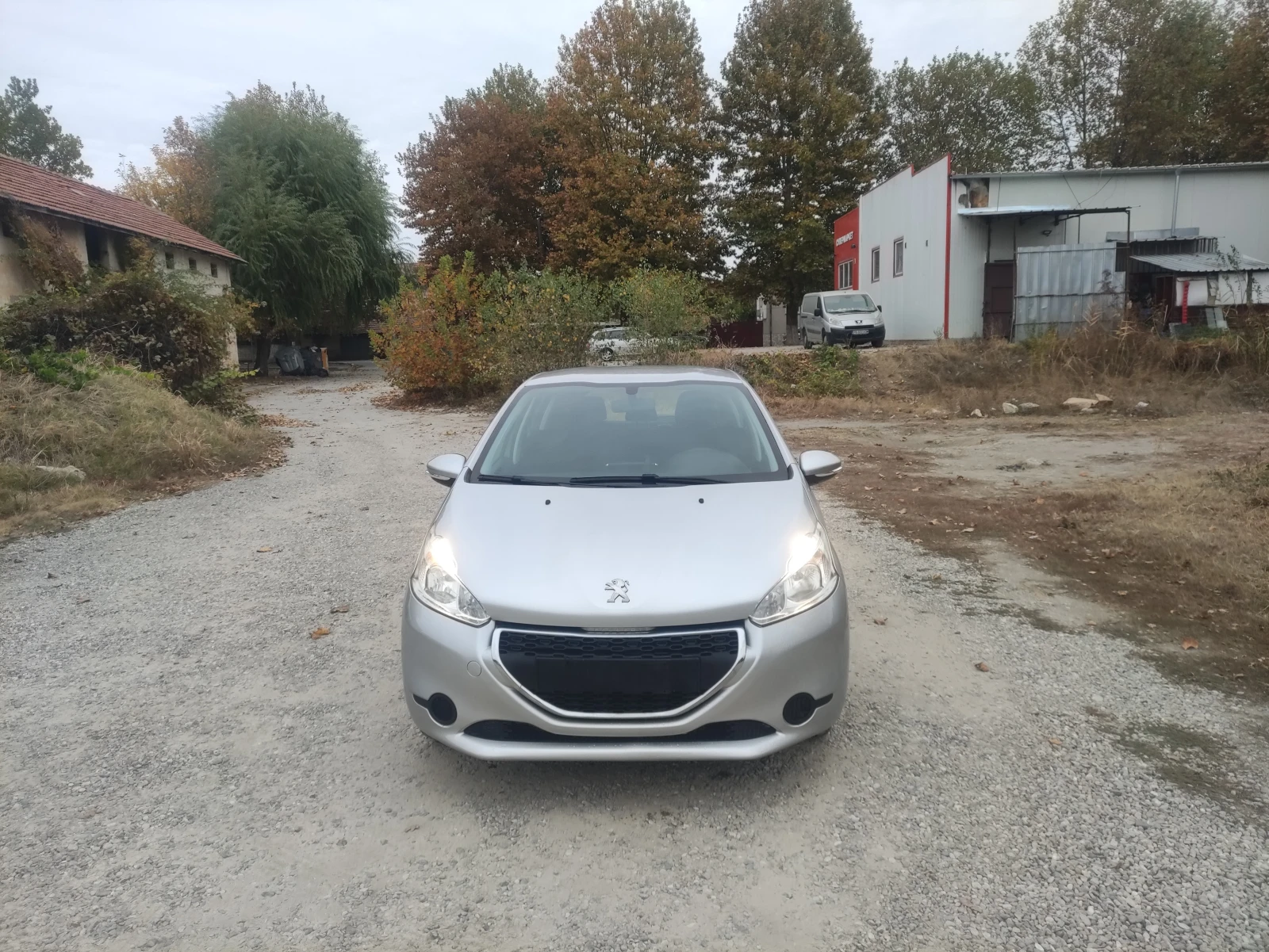 Peugeot 208 1.0vvt като нов 135000km - изображение 3