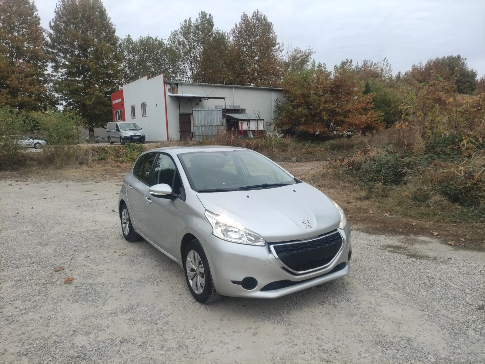 Peugeot 208 1.0vvt като нов 135000km - изображение 2