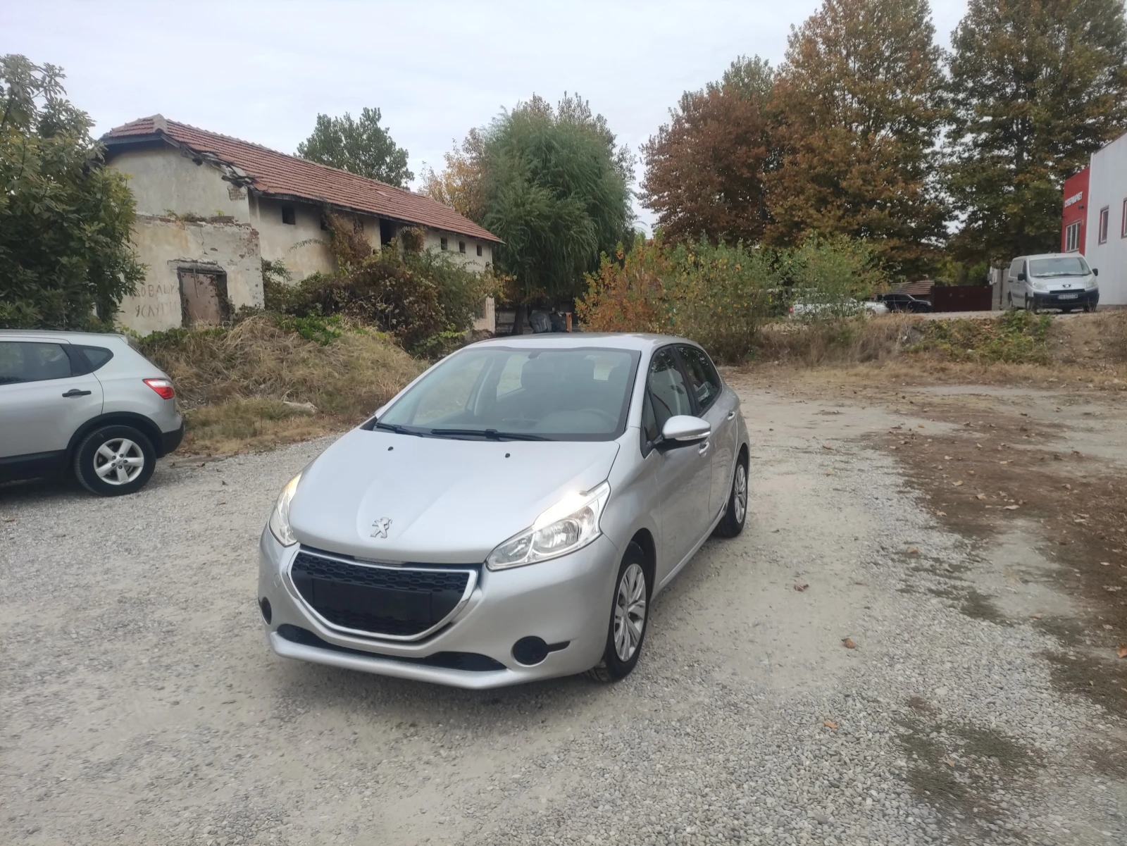 Peugeot 208 1.0vvt като нов 135000km - изображение 4