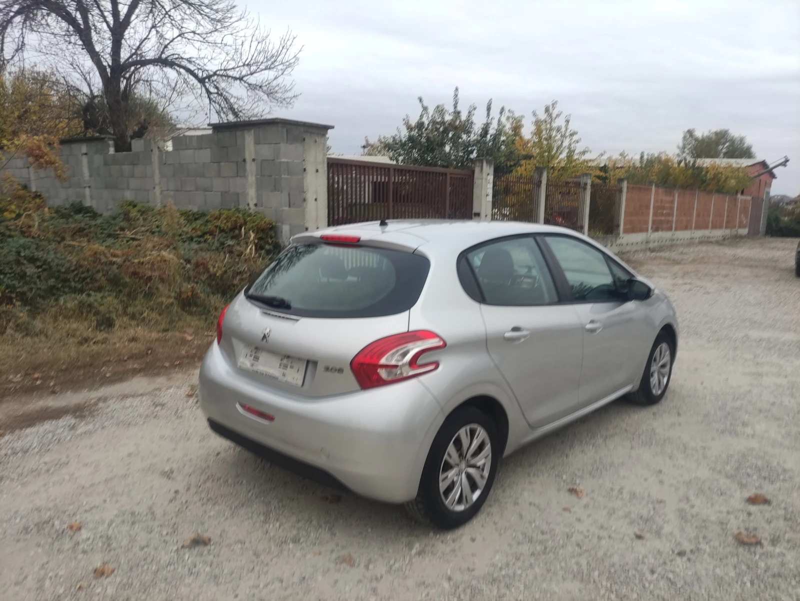 Peugeot 208 1.0vvt като нов 135000km - изображение 6