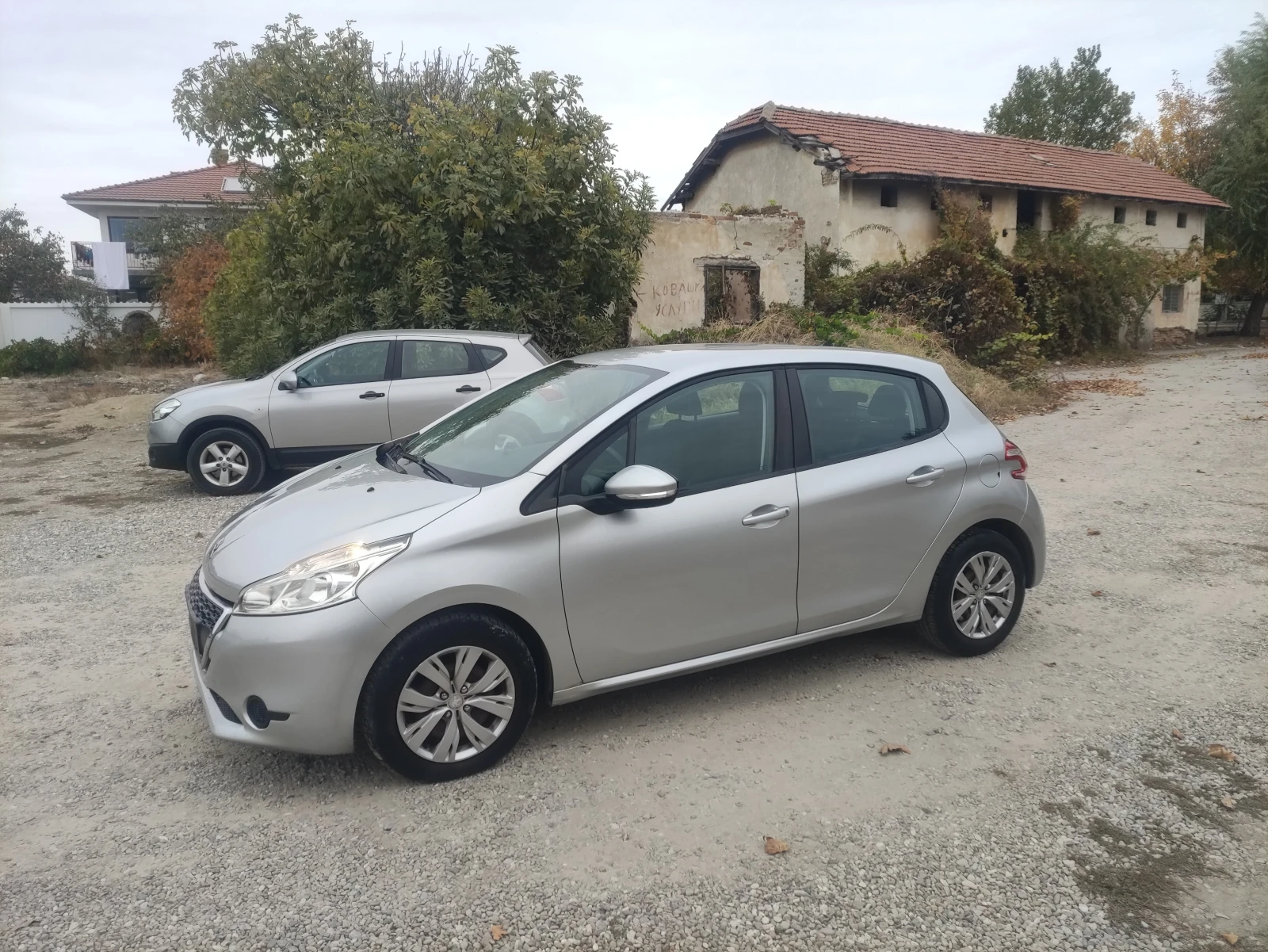 Peugeot 208 1.0vvt като нов 135000km - изображение 5