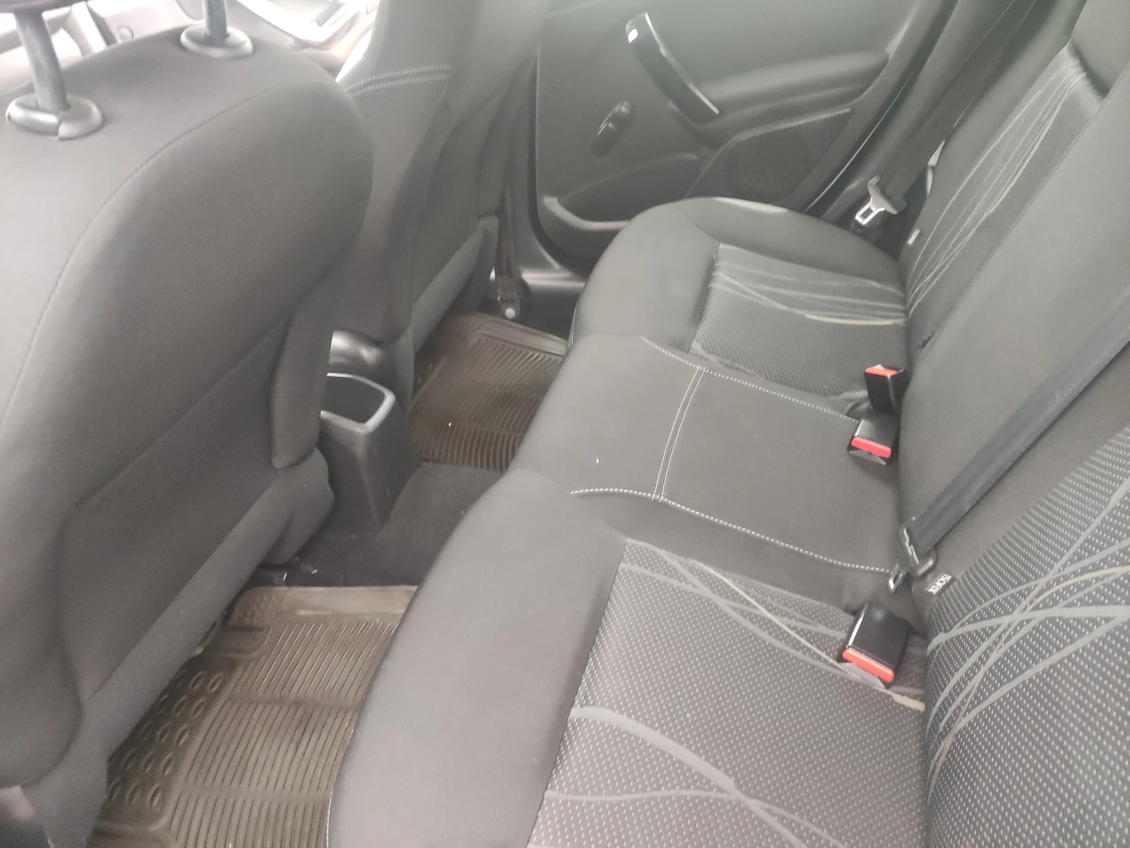 Peugeot 208 1.0vvt като нов 135000km - изображение 8