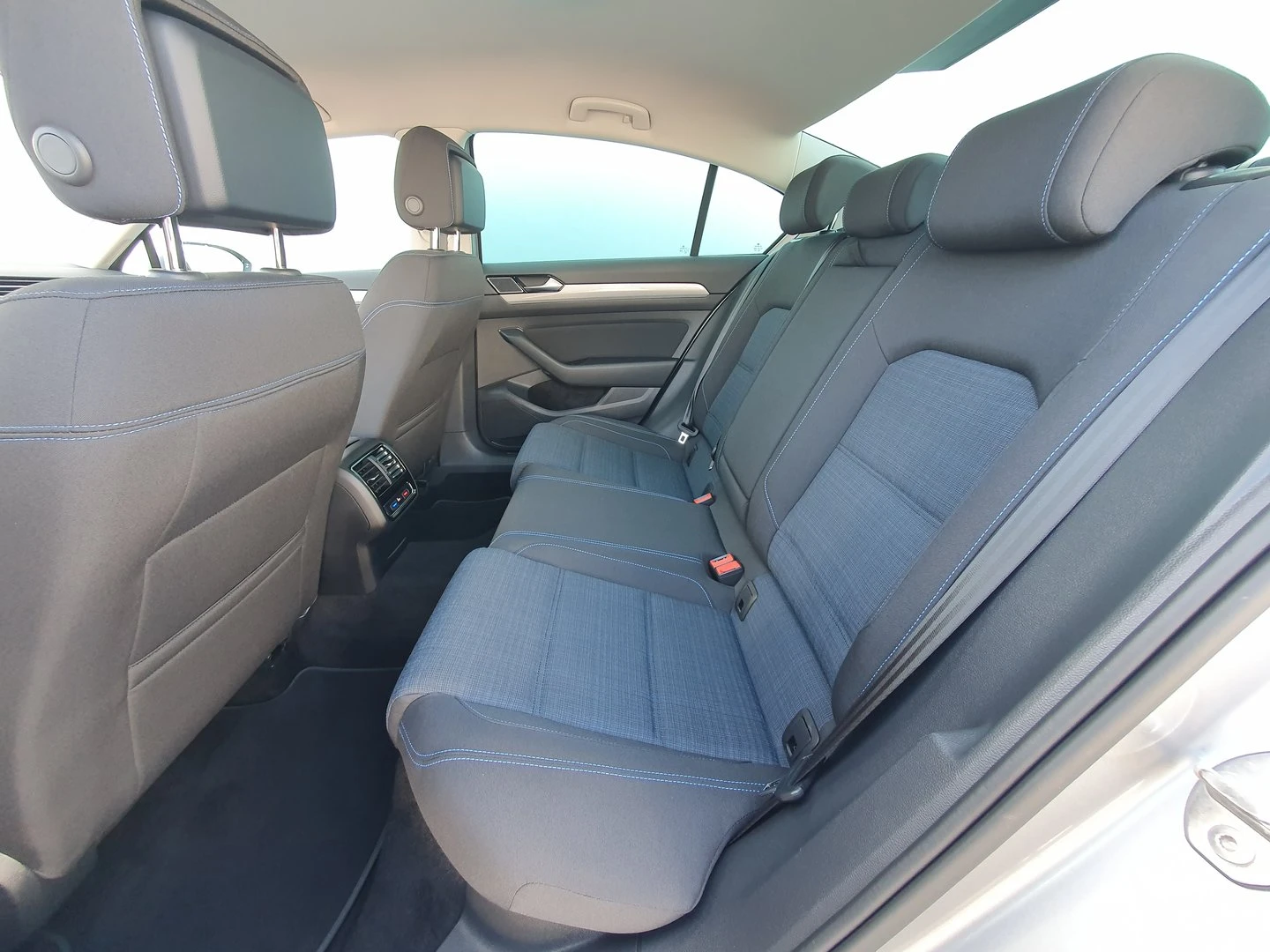 VW Passat GTE Plug-In-Hybrid 1.4 TSI | Mobile.bg   5