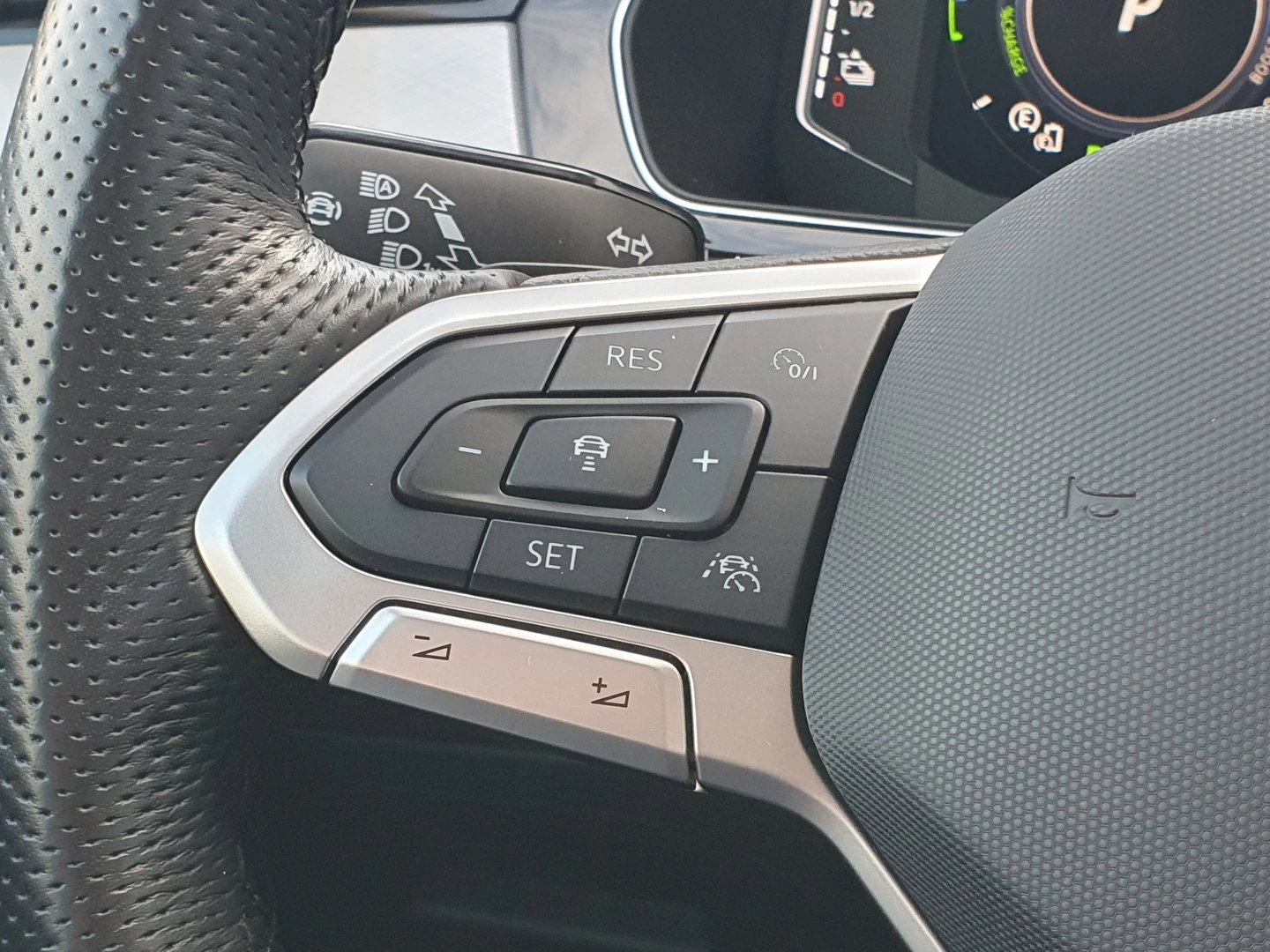 VW Passat GTE Plug-In-Hybrid 1.4 TSI | Mobile.bg   15