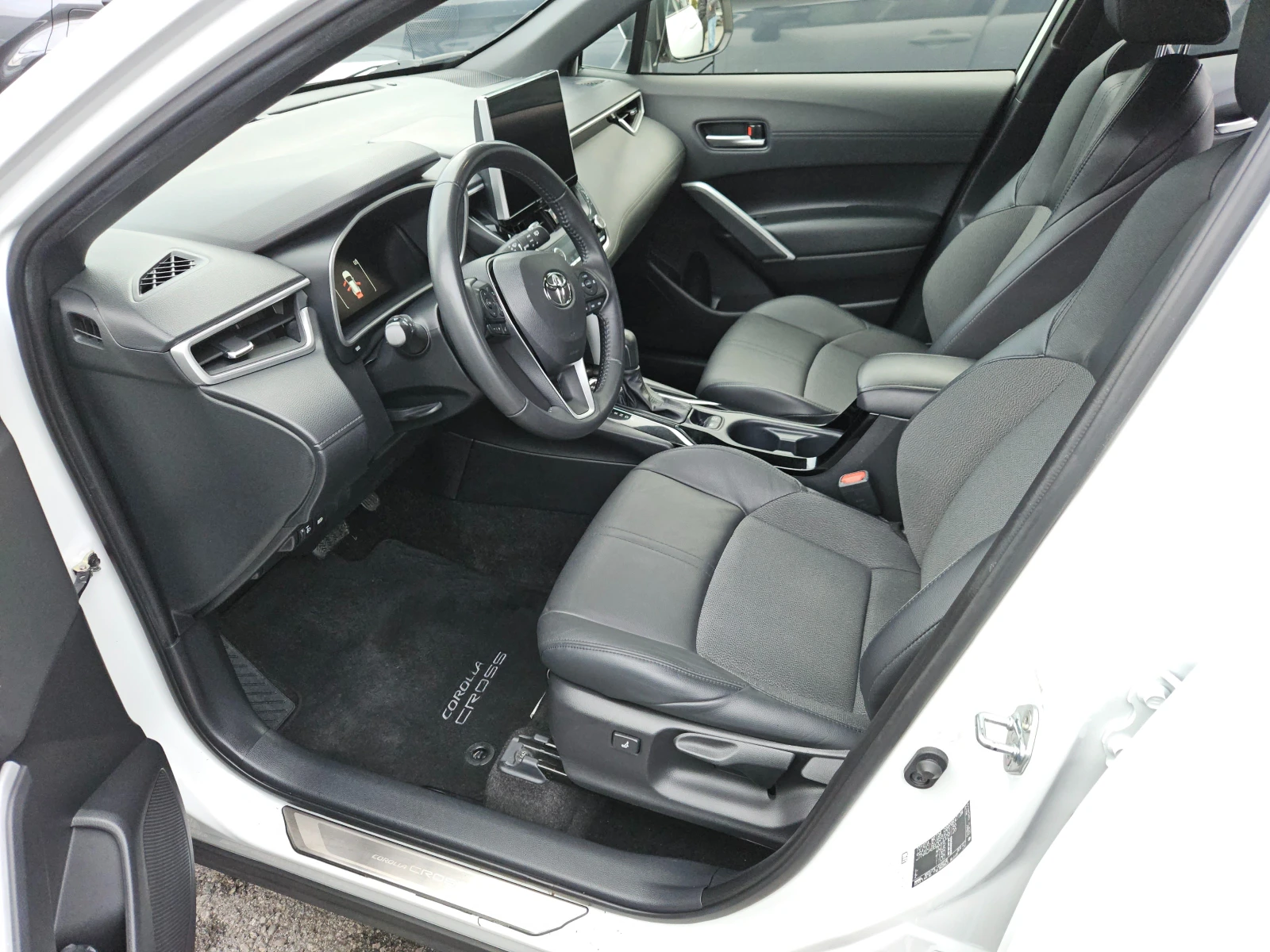 Toyota Corolla Cross 2.0HYbrid4/4x4/LED/CARPLAY/NAVI/ПОДГРЕВ/БЛУТУТ/ТОП - изображение 9