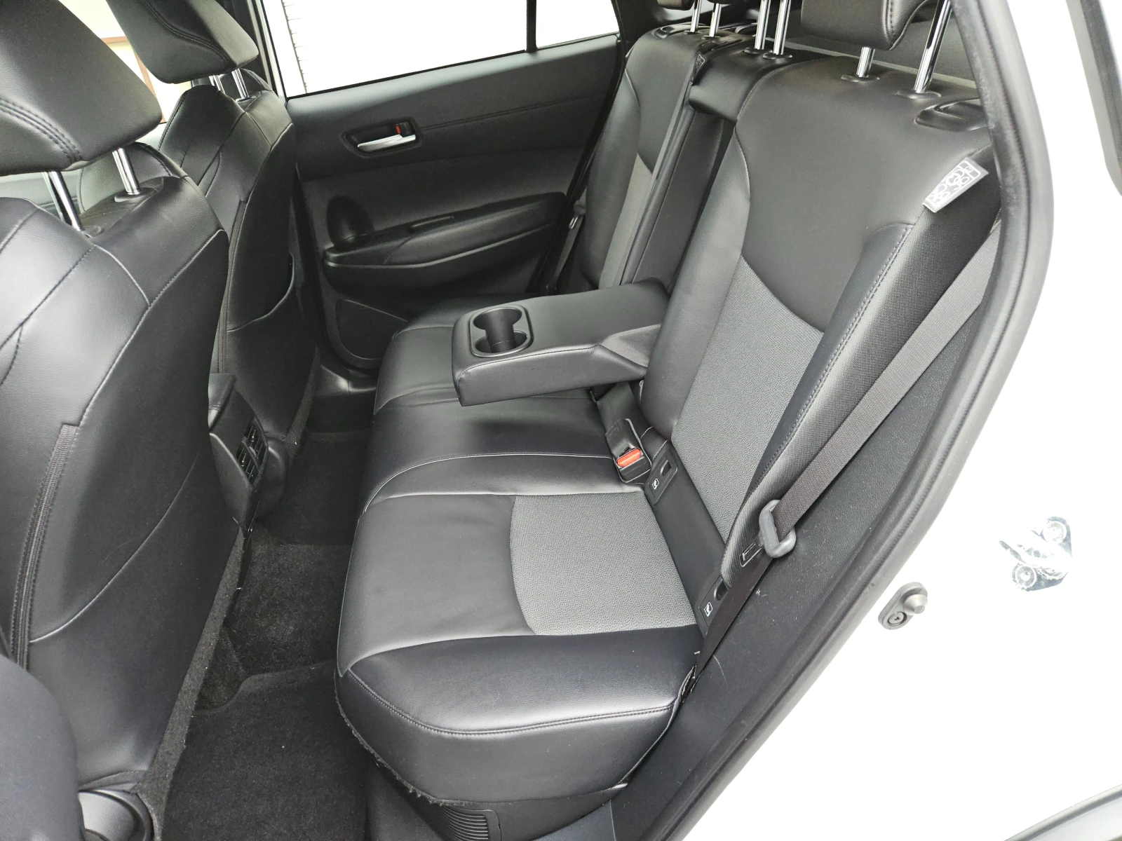 Toyota Corolla Cross 2.0HYbrid4/4x4/LED/CARPLAY/NAVI/// | Mobile.bg   16