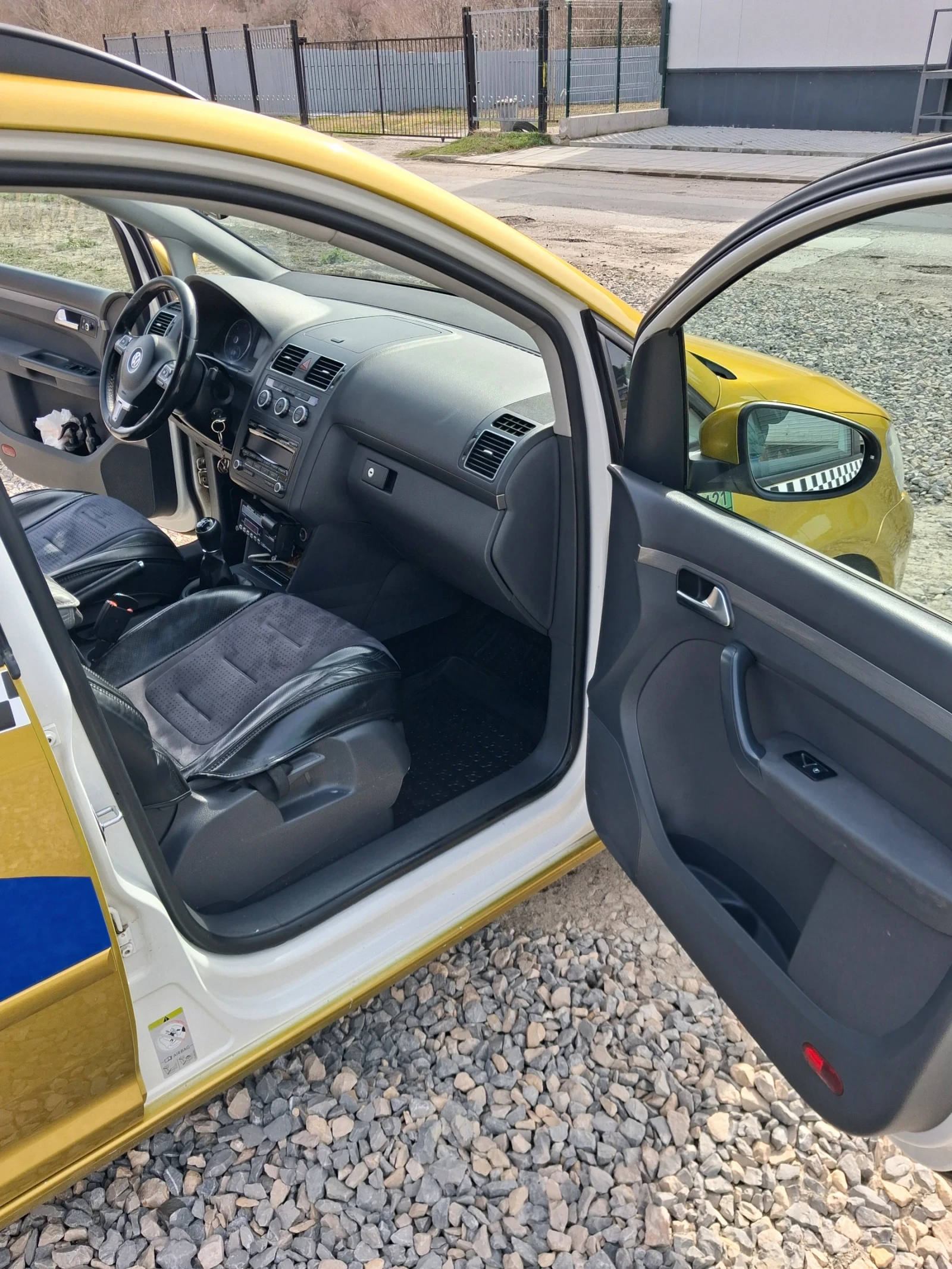 VW Touran, снимка 8 - Автомобили и джипове - 53878713