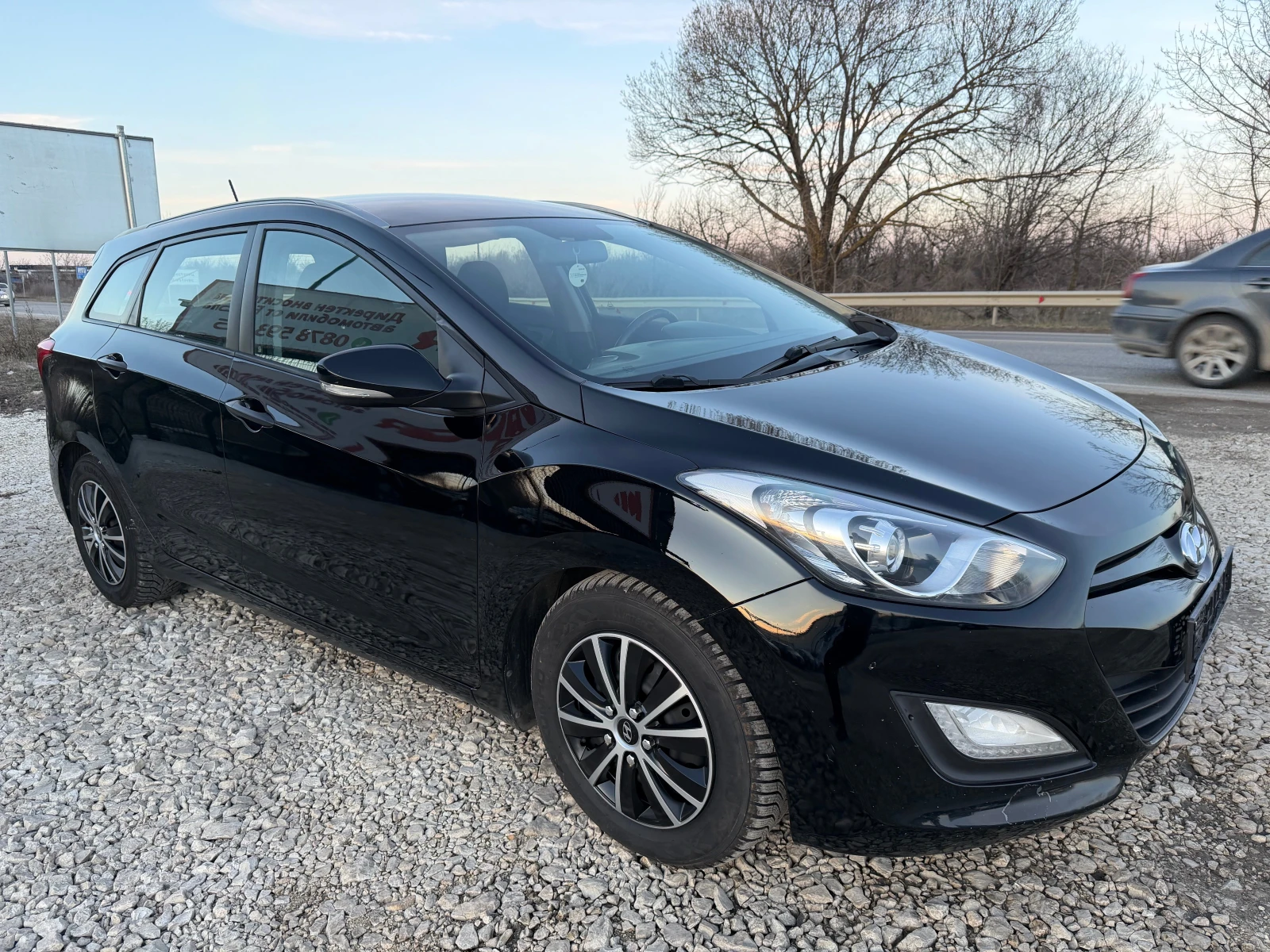 Hyundai I30 SW-1.4CRDi/90p.s-Navi/Euro 5!!!, снимка 2 - Автомобили и джипове - 53892498