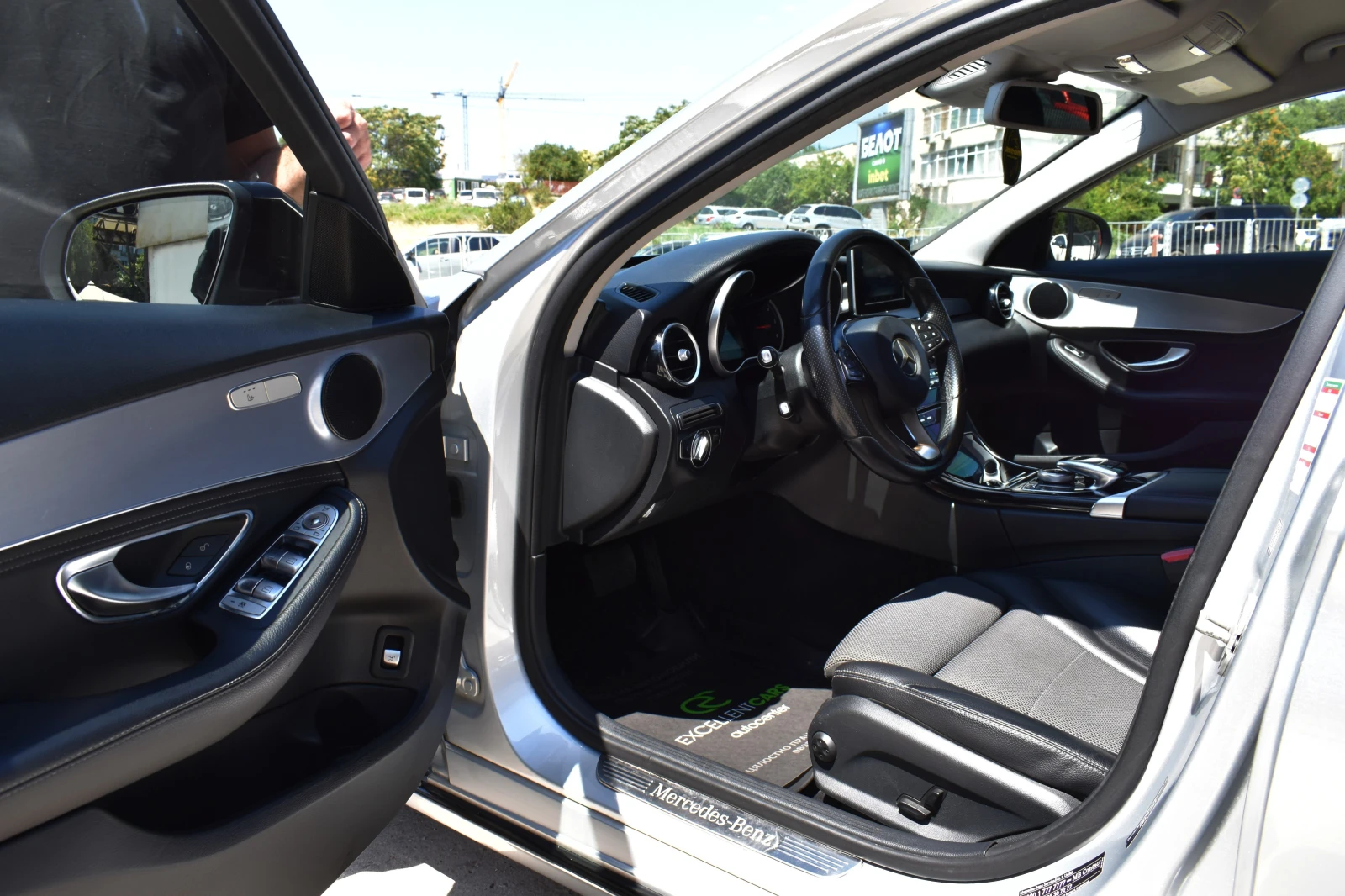 Mercedes-Benz C 220 SPORT-LINE* FULL-LED-FRONT-ASSIST* SWAROWSKI, снимка 8 - Автомобили и джипове - 55499805