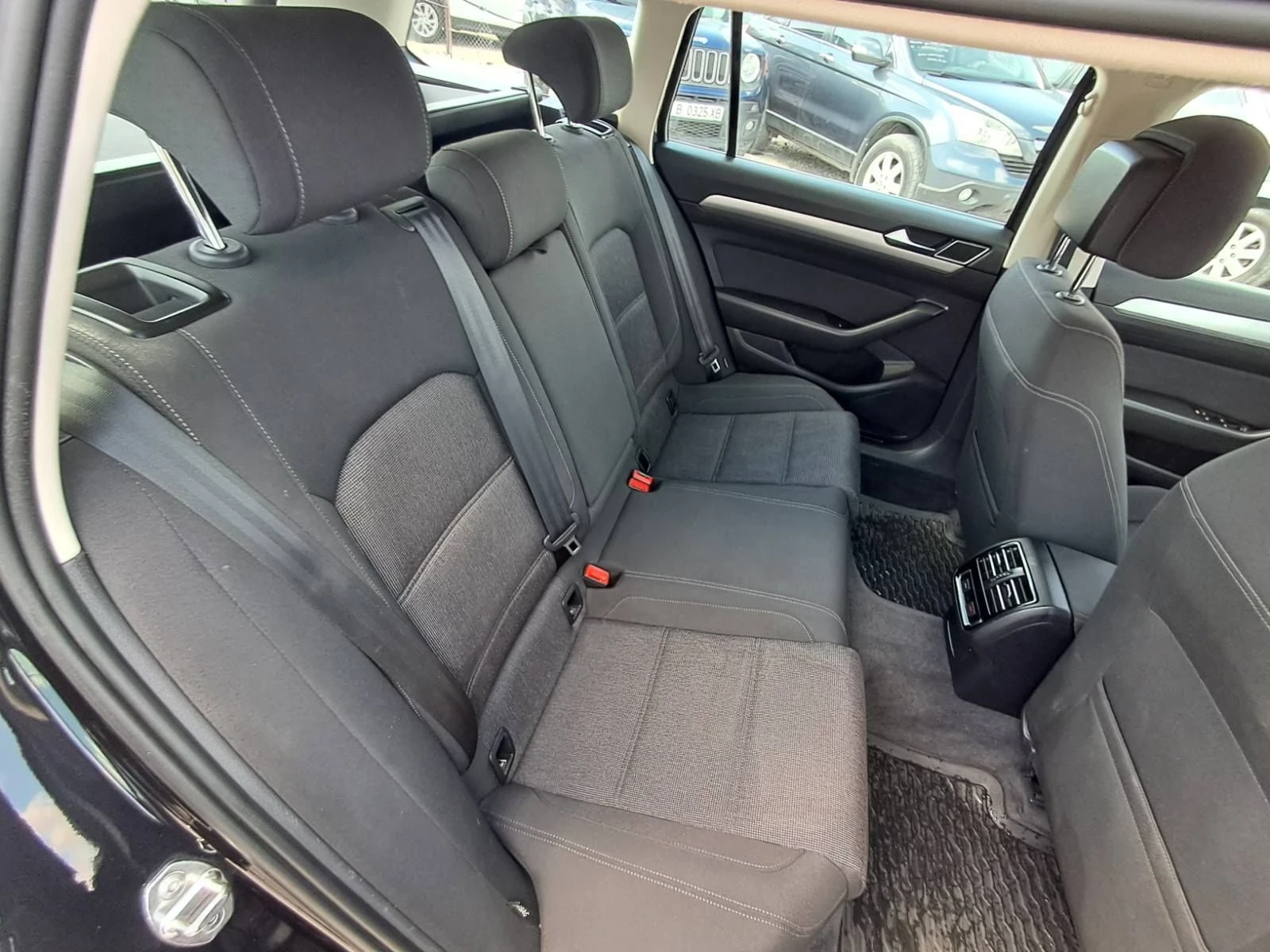 VW Passat 2.0TDI DSG НАВИГАЦИЯ .ПОДГРЕВ НА СЕДАЛКИ, снимка 14 - Автомобили и джипове - 55889714
