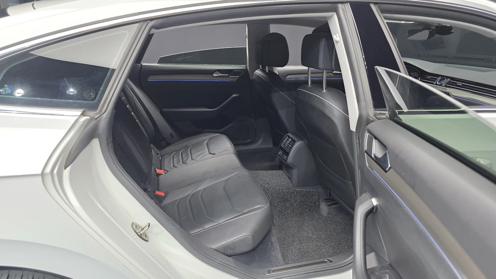 VW Arteon 2.0 TDI* ЕЛ. БАГАЖНИК* 360* BLIND SPOT* ЛЮК* КРАЙН, снимка 12 - Автомобили и джипове - 55983902