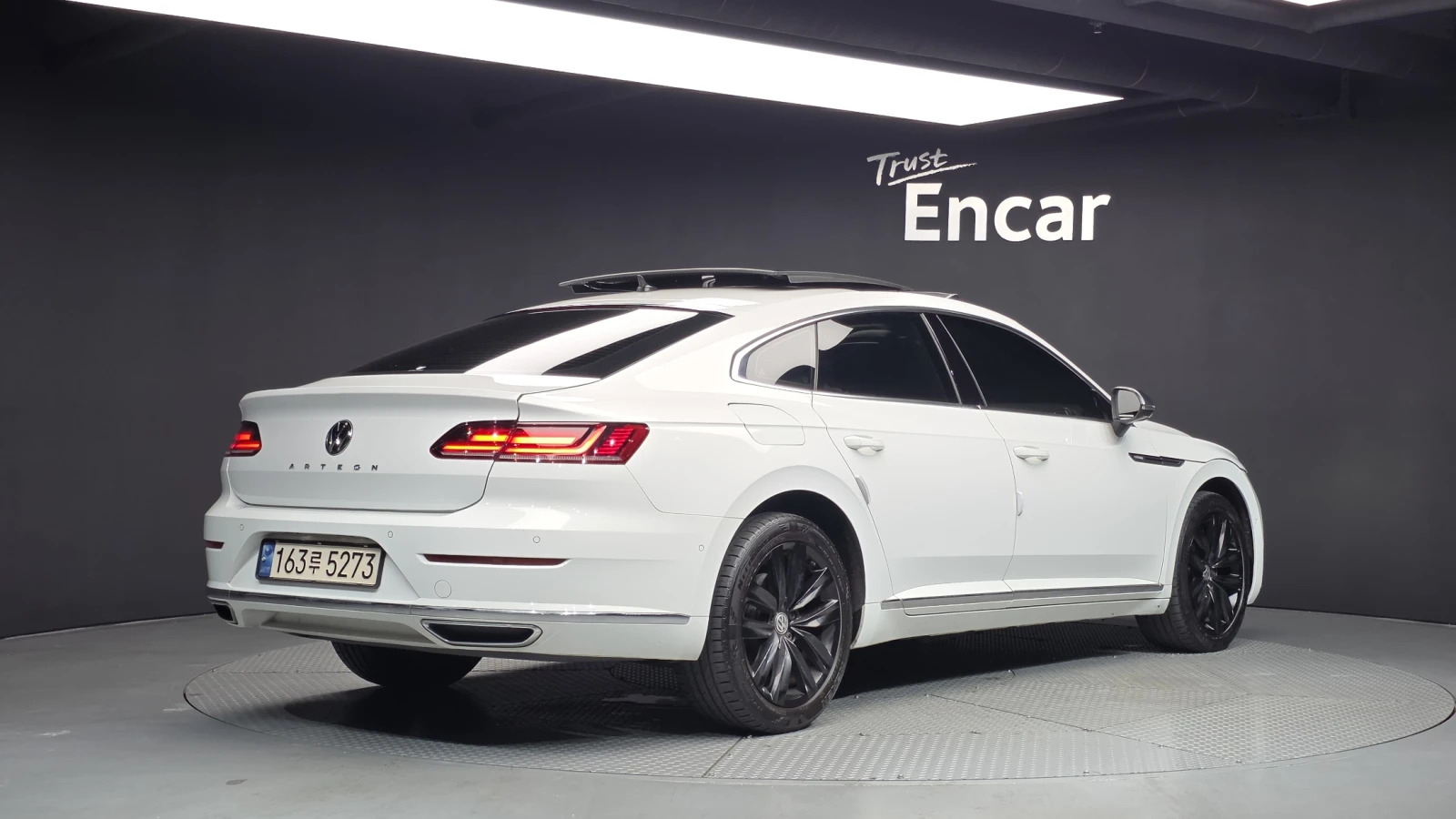 VW Arteon 2.0 TDI* ЕЛ. БАГАЖНИК* 360* BLIND SPOT* ЛЮК* КРАЙН, снимка 2 - Автомобили и джипове - 55983902