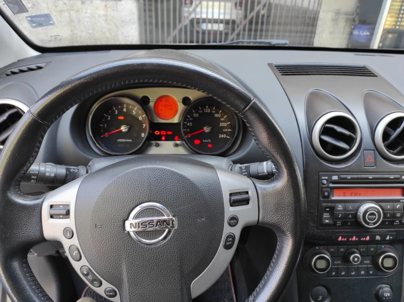 Nissan Qashqai 2.0i GAZ, снимка 7 - Автомобили и джипове - 48745284