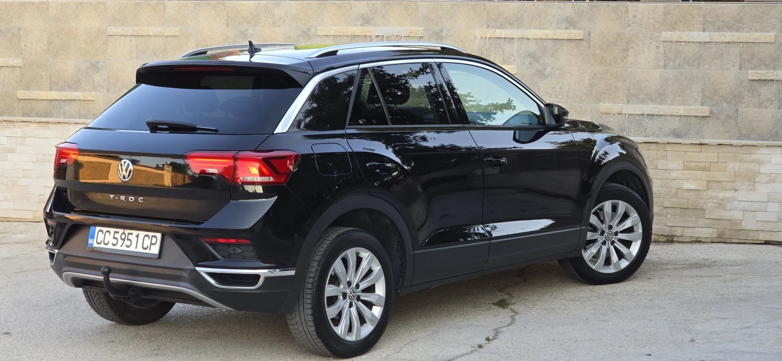 VW T-Roc Напълно обслужен автомобил - изображение 4