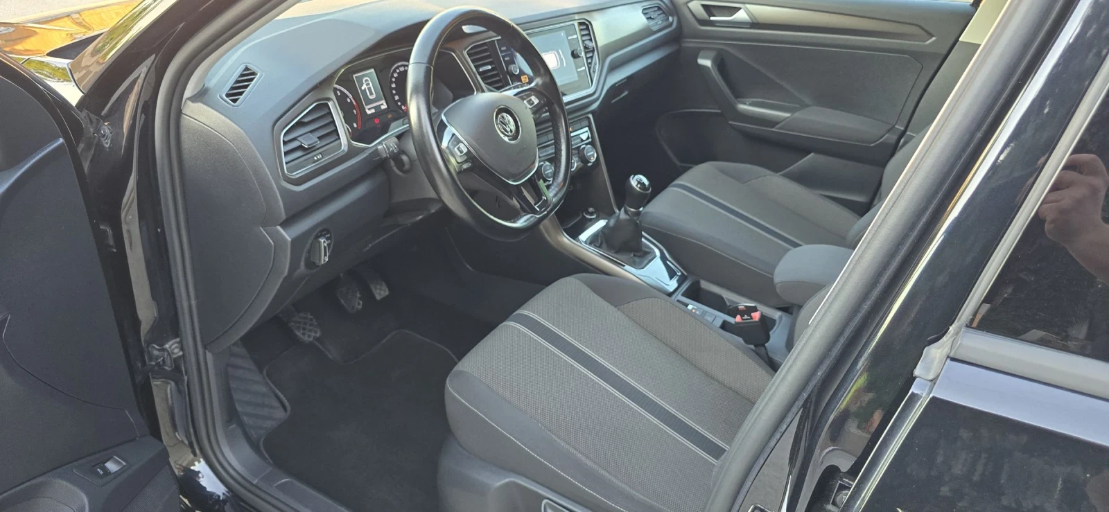 VW T-Roc Напълно обслужен автомобил - изображение 9