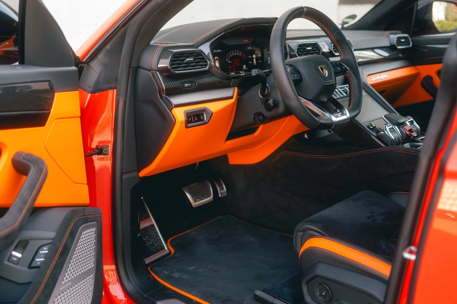 Lamborghini Urus S/ CERAMIC/CARBON/AKRAPOVIC/4-SEATS/ B&O/PANO/ 23/ - изображение 8