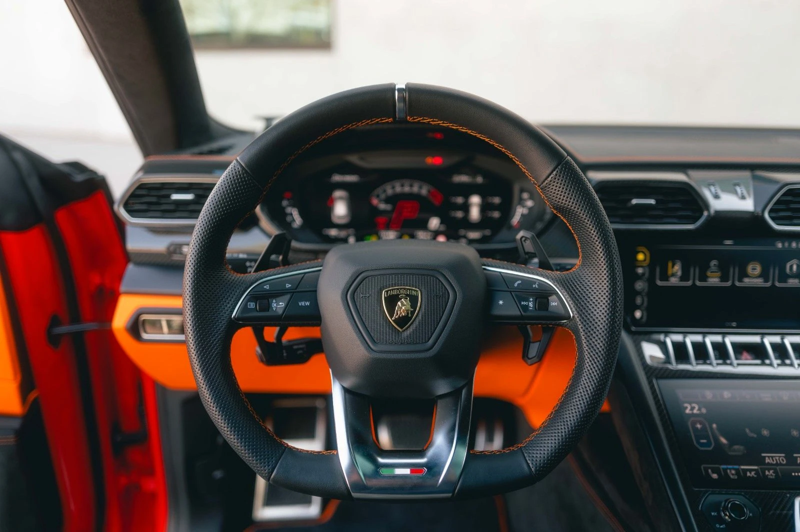 Lamborghini Urus S/ CERAMIC/CARBON/AKRAPOVIC/4-SEATS/ B&O/PANO/ 23/ - изображение 9
