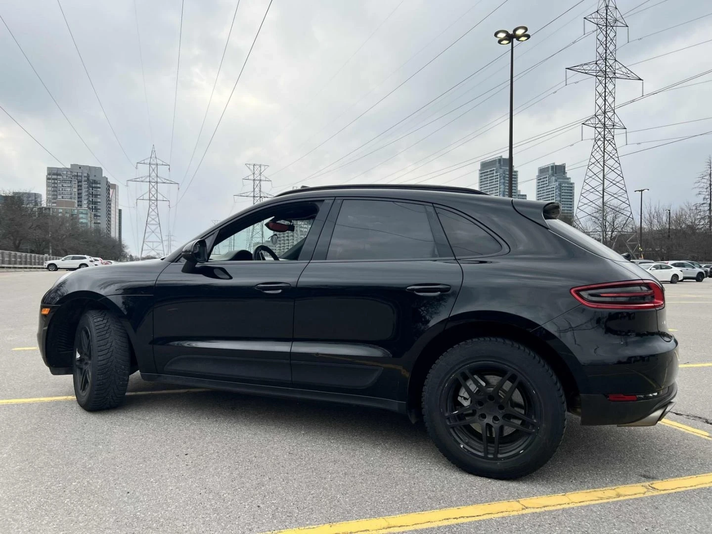 Porsche Macan Sport/Black-pkg* Keyless* CarPlay* Обдух* Пано, снимка 3 - Автомобили и джипове - 53816522