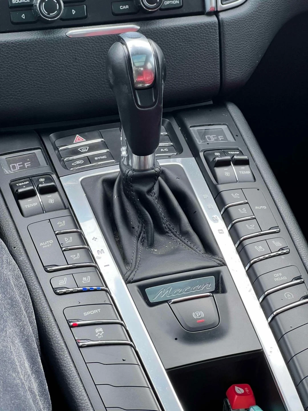 Porsche Macan Sport/Black-pkg* Keyless* CarPlay* Обдух* Пано, снимка 11 - Автомобили и джипове - 53816522