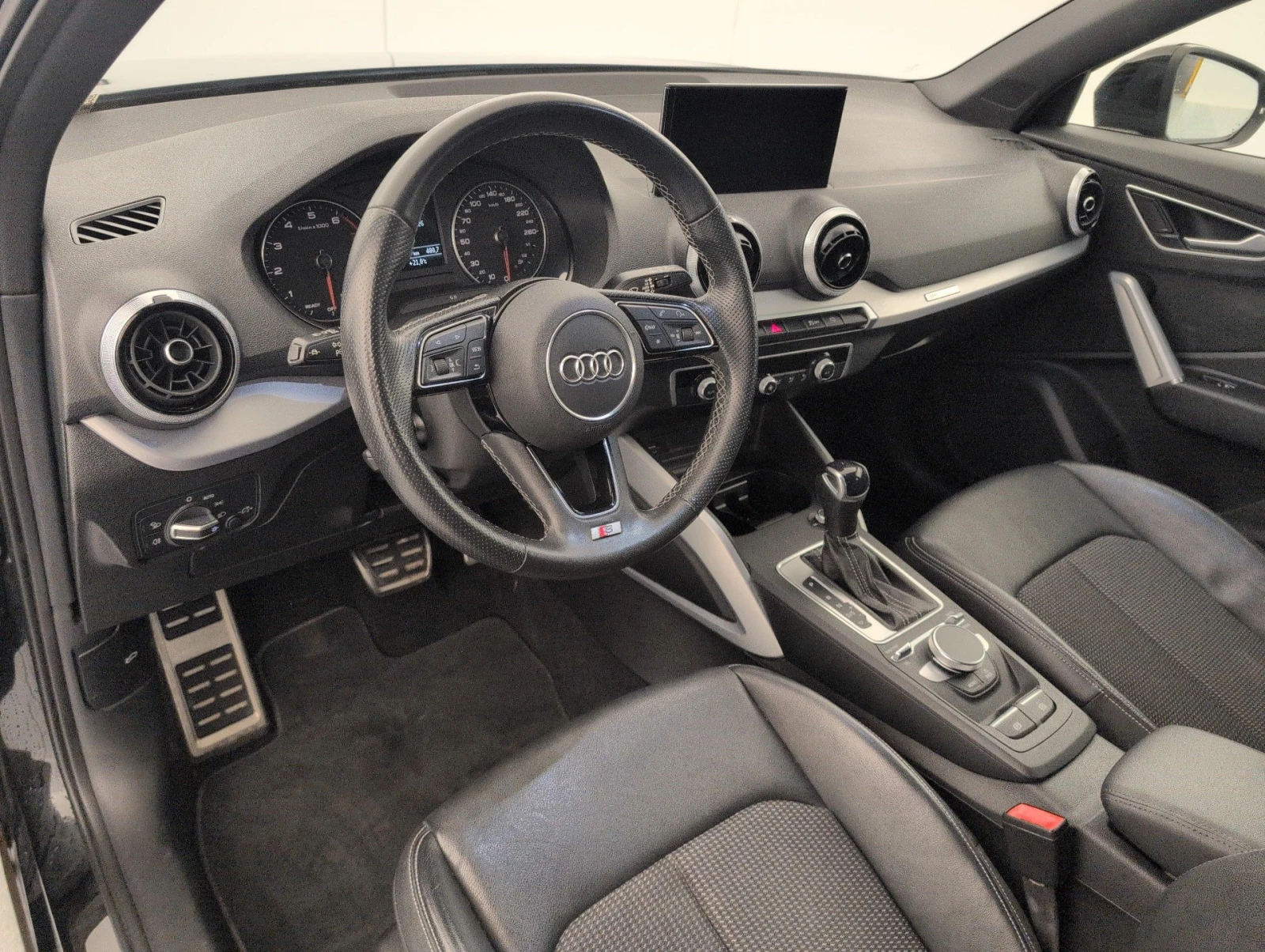Audi Q2 35 TFSI S Line АВТОМАТИК КОЖА, снимка 11 - Автомобили и джипове - 56068039