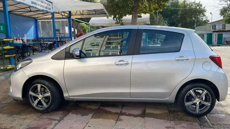 Toyota Yaris, снимка 2 - Автомобили и джипове - 47043026