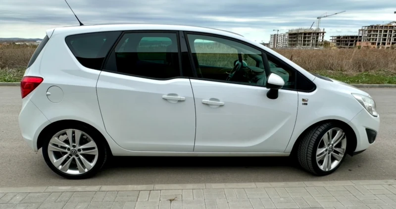 Opel Meriva B 1.7CDTI Регистрирана, Панорама, Подгрев, Теглич,, снимка 6 - Автомобили и джипове - 47575659