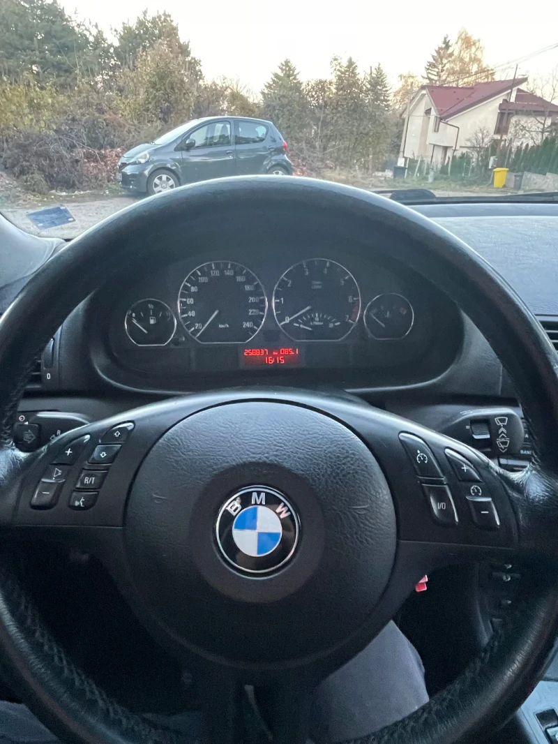 BMW 320, снимка 15 - Автомобили и джипове - 48009107