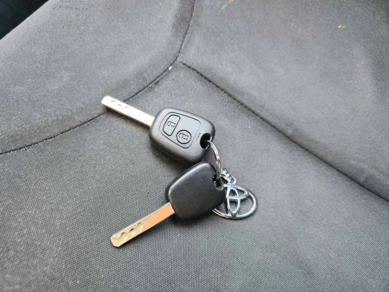 Toyota Aygo 1.0 VVTI 16V  Бензин, снимка 15 - Автомобили и джипове - 48824828