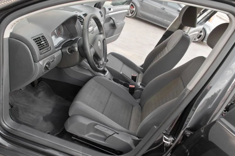 VW Golf 1.6 102, снимка 8 - Автомобили и джипове - 51448970