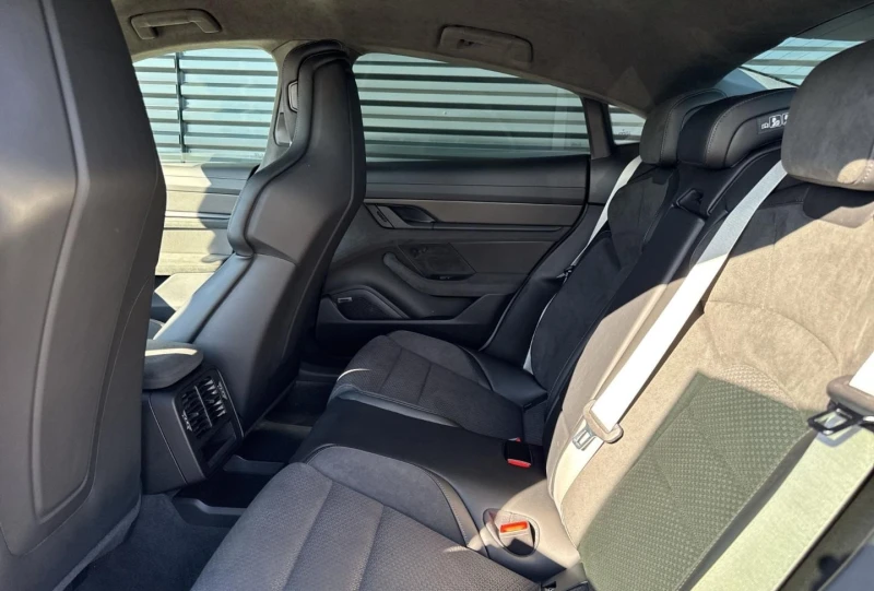 Porsche Taycan GTS CARBON HEAD UP BOSE 360 HD-MATRIX, снимка 15 - Автомобили и джипове - 52434180
