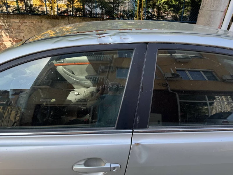 Toyota Avensis 2.2 D4D, снимка 6 - Автомобили и джипове - 52538397