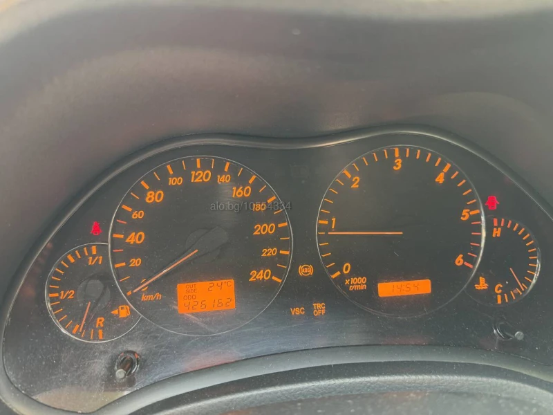 Toyota Avensis 2.2 D4D, снимка 5 - Автомобили и джипове - 52538397