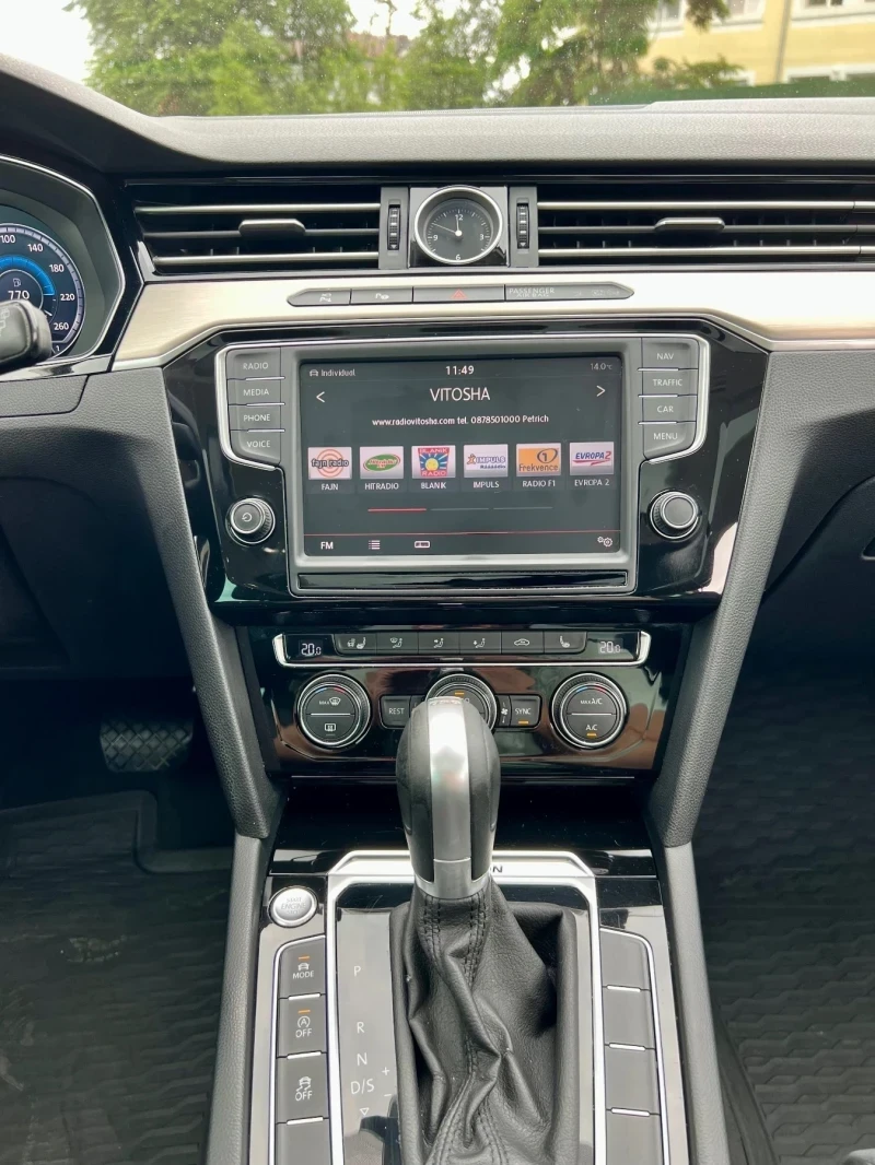 VW Passat 2.0 BiTDI 240к.с. Digital 4Motion Full 360 DSG 7, снимка 14 - Автомобили и джипове - 51991711