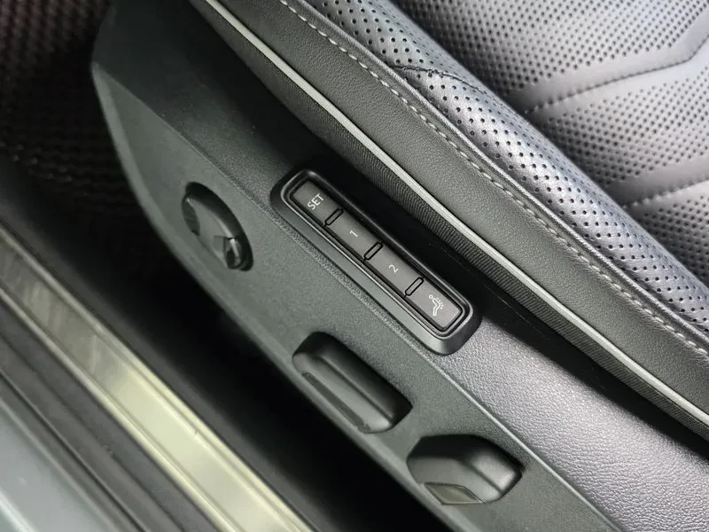 VW Arteon 2.0 TDI PREMIUM, снимка 17 - Автомобили и джипове - 55925609
