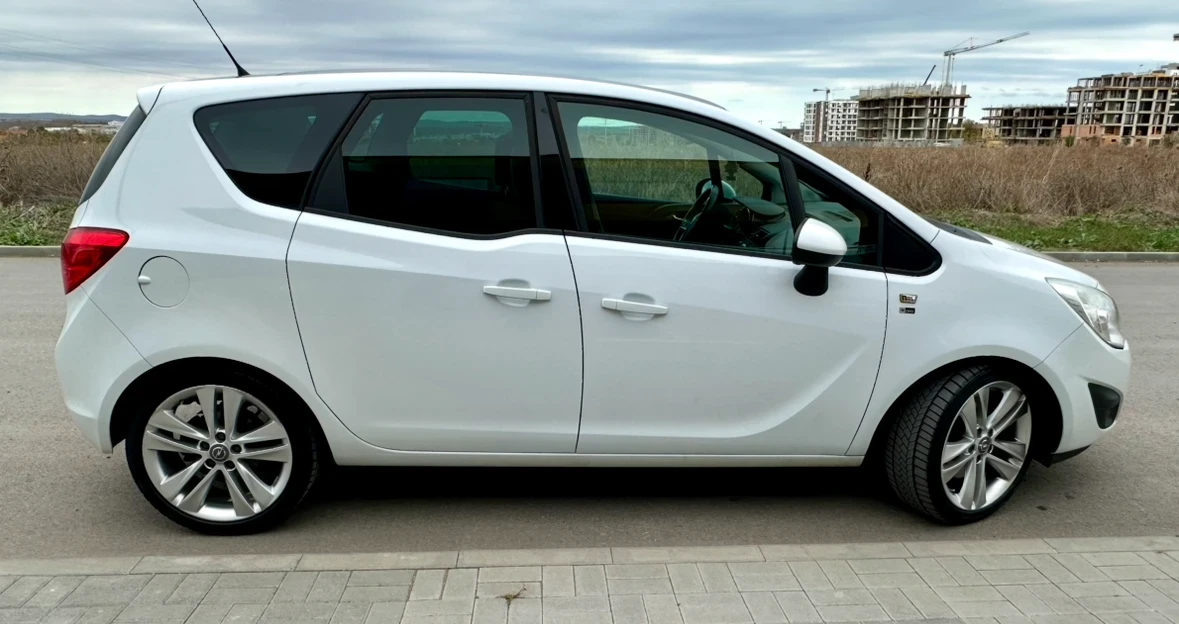 Opel Meriva B 1.7CDTI Регистрирана, Панорама, Подгрев, Теглич, - изображение 6