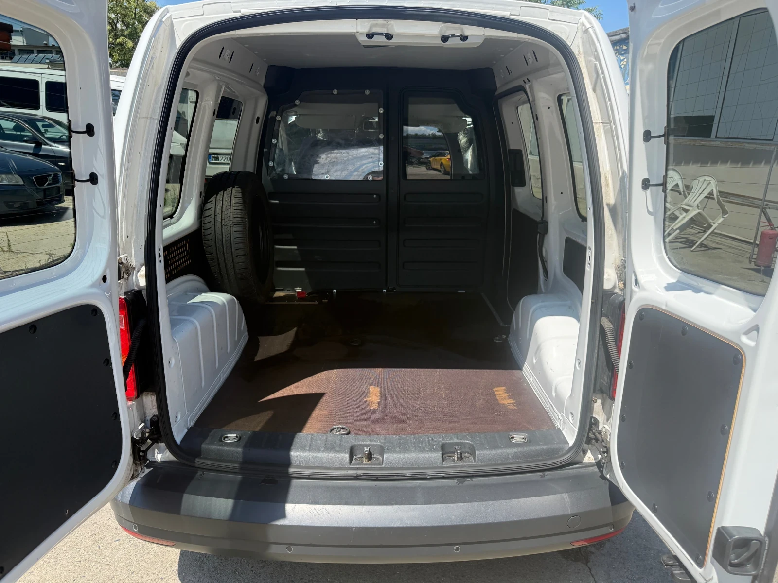 VW Caddy 1.4 TGI N-gas / DSG 6 - изображение 9