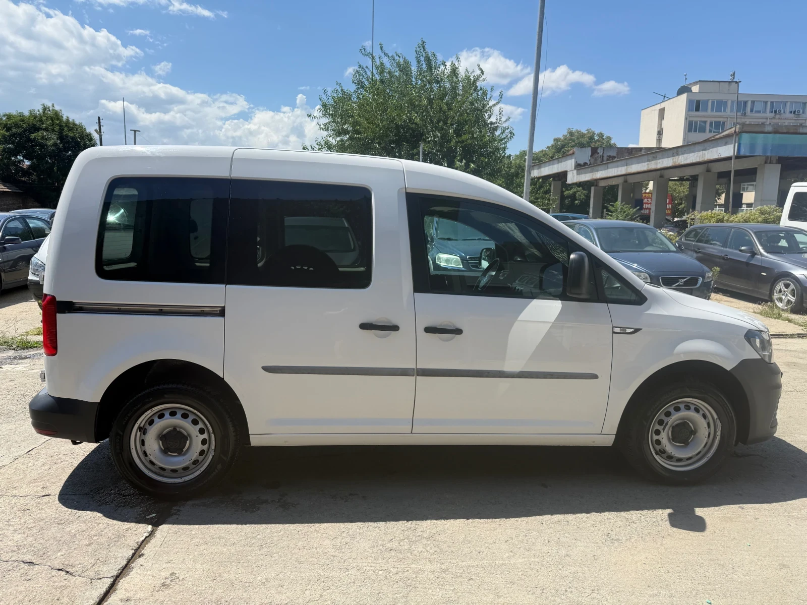 VW Caddy 1.4 TGI N-gas / DSG 6 - изображение 5