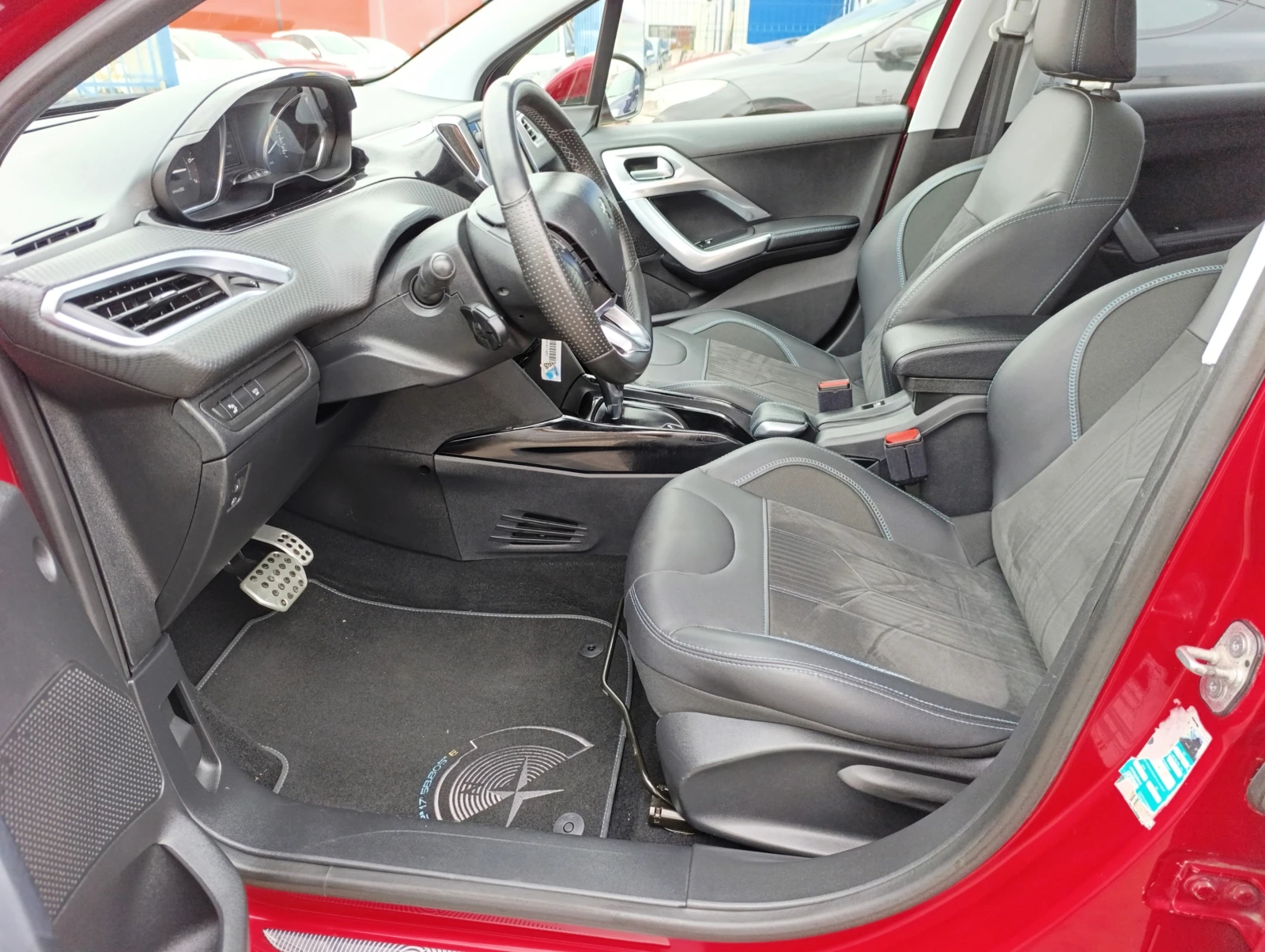 Peugeot 2008 1.2i 130�.�. | Mobile.bg � ����������� 14
