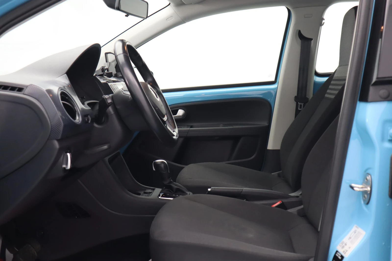 VW Up, снимка 11 - Автомобили и джипове - 54080959