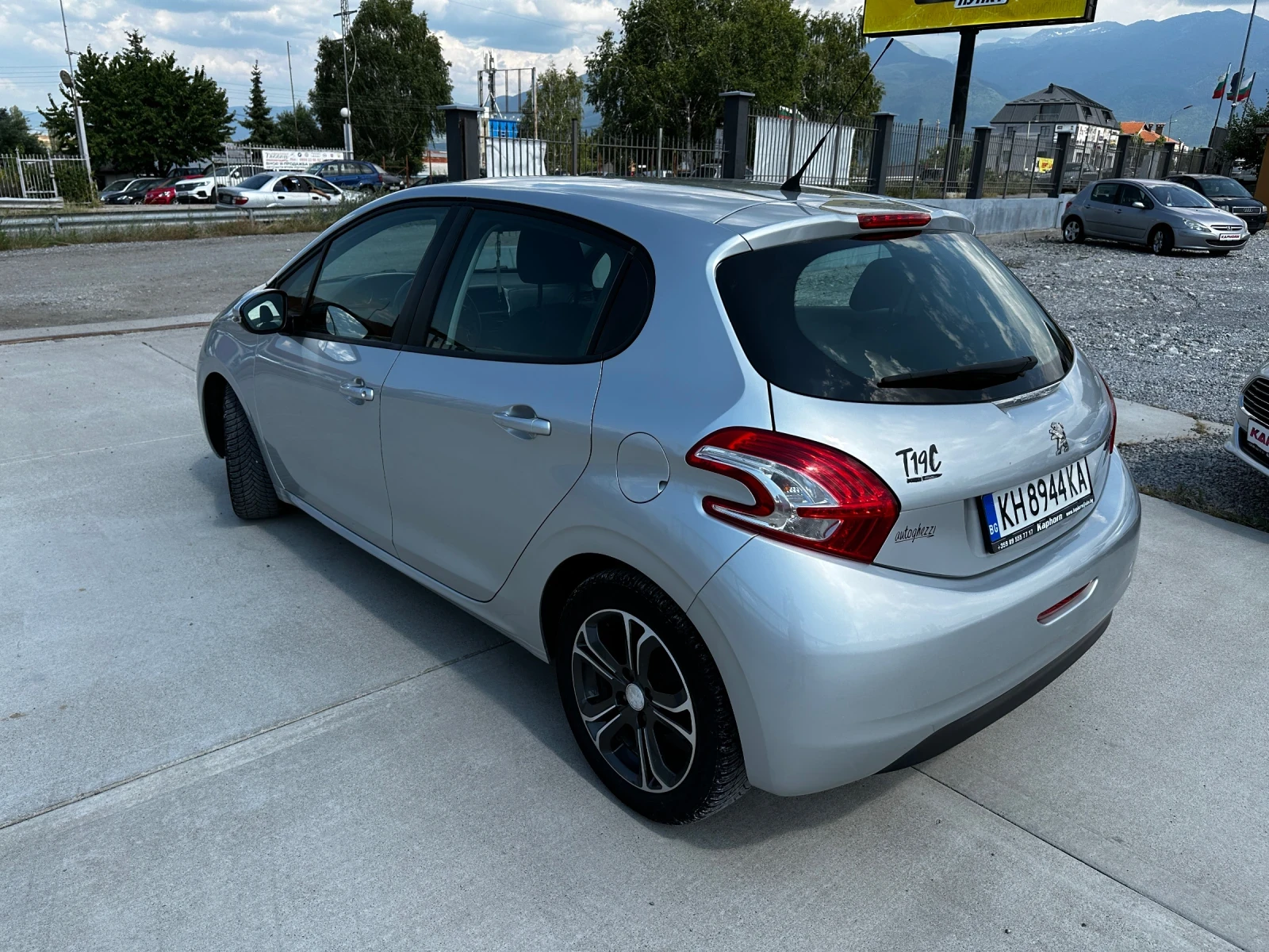 Peugeot 208, снимка 5 - Автомобили и джипове - 54554036