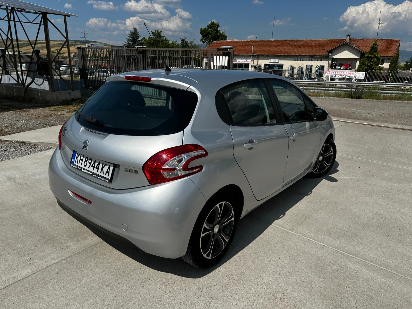 Peugeot 208, снимка 8 - Автомобили и джипове - 54554036