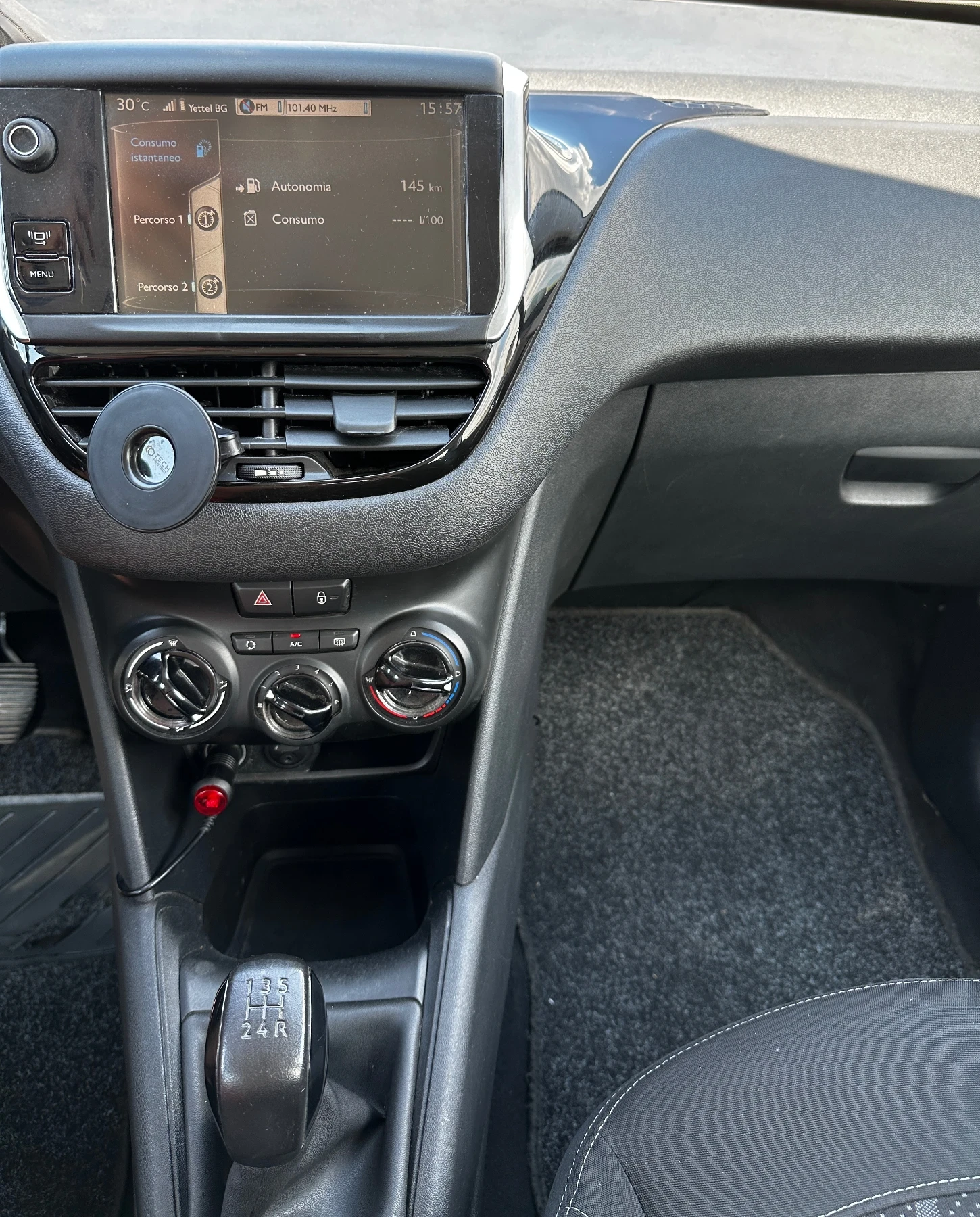 Peugeot 208, снимка 14 - Автомобили и джипове - 54554036