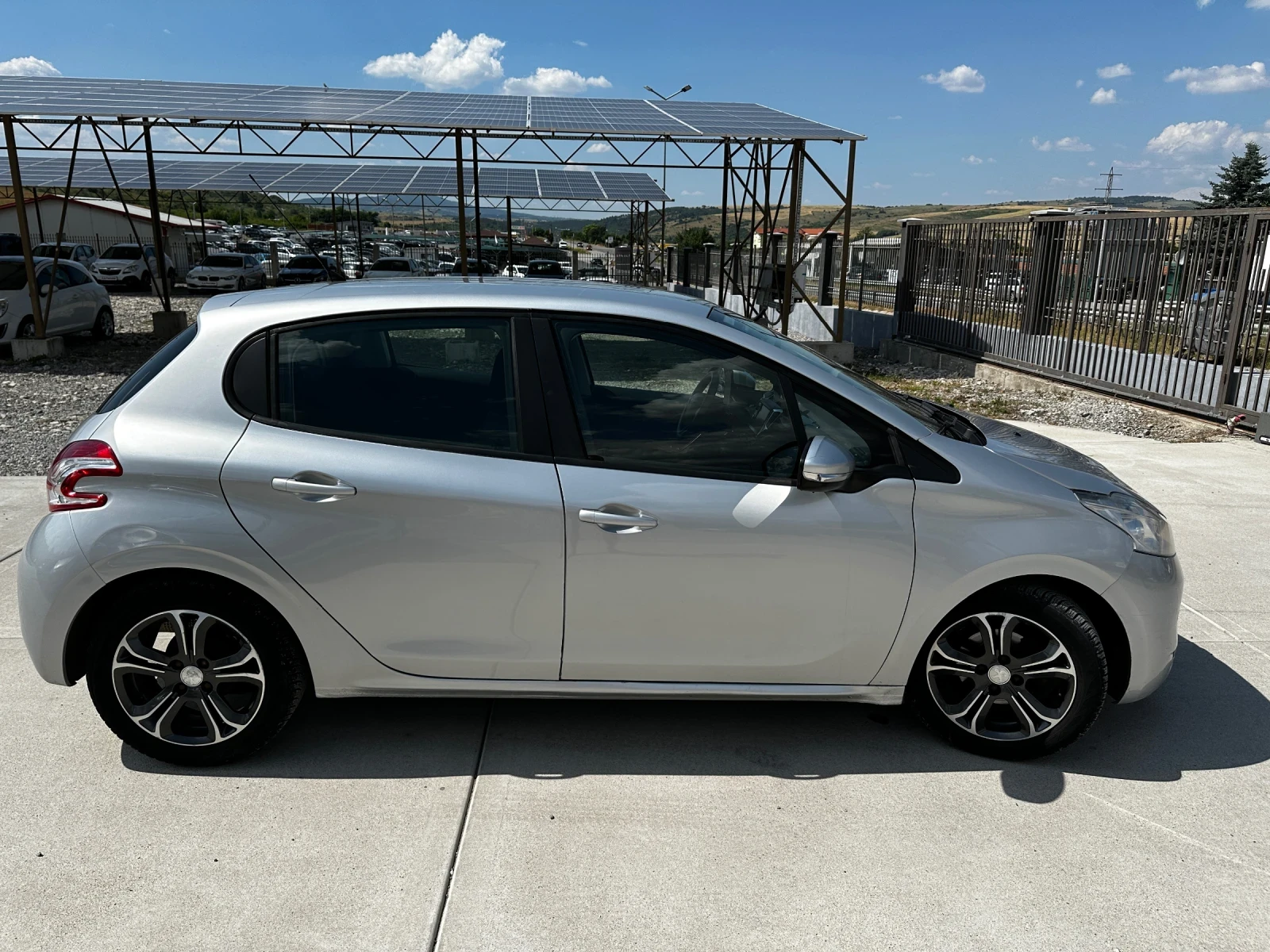 Peugeot 208, снимка 9 - Автомобили и джипове - 54554036