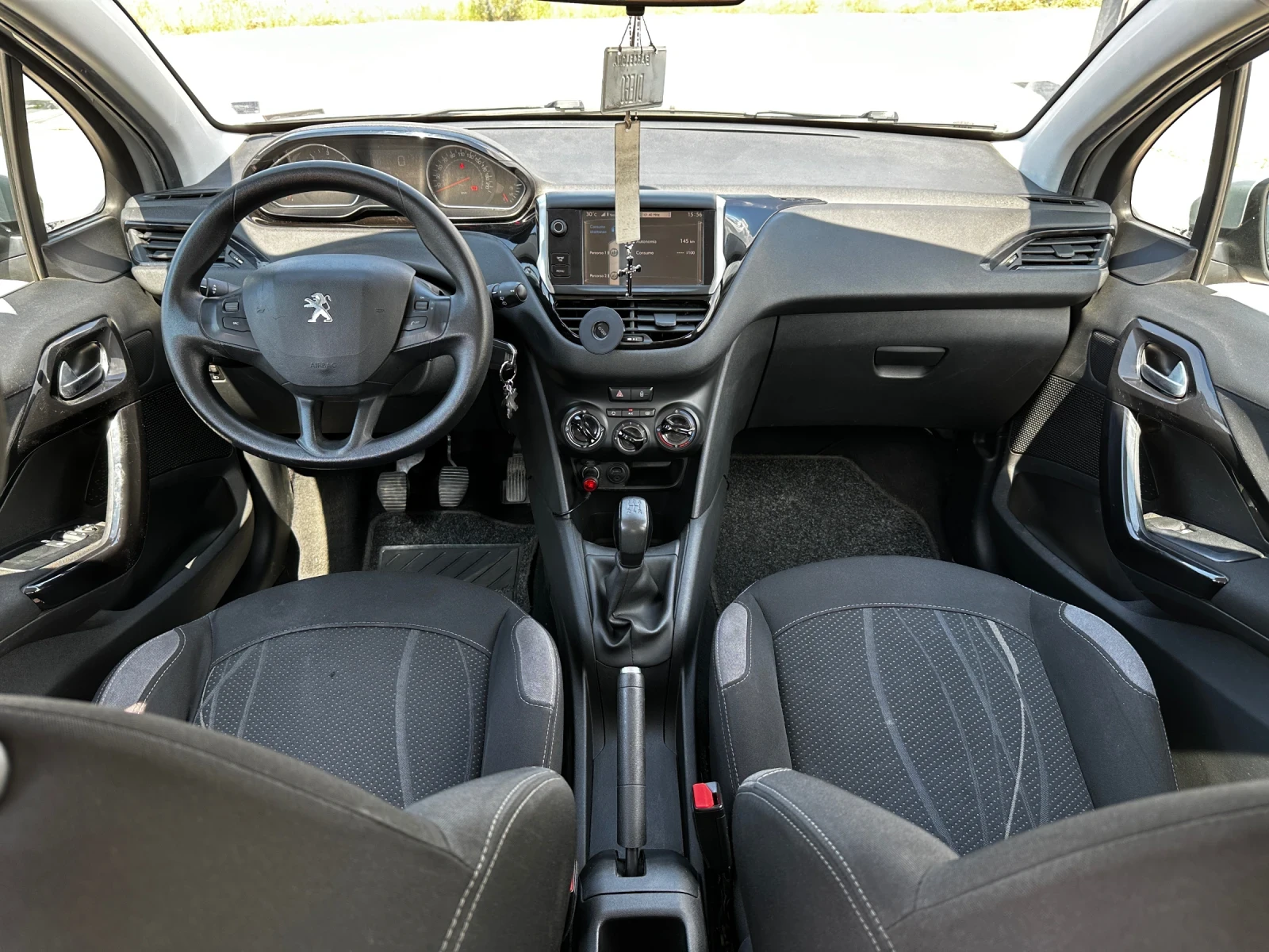 Peugeot 208, снимка 12 - Автомобили и джипове - 54554036