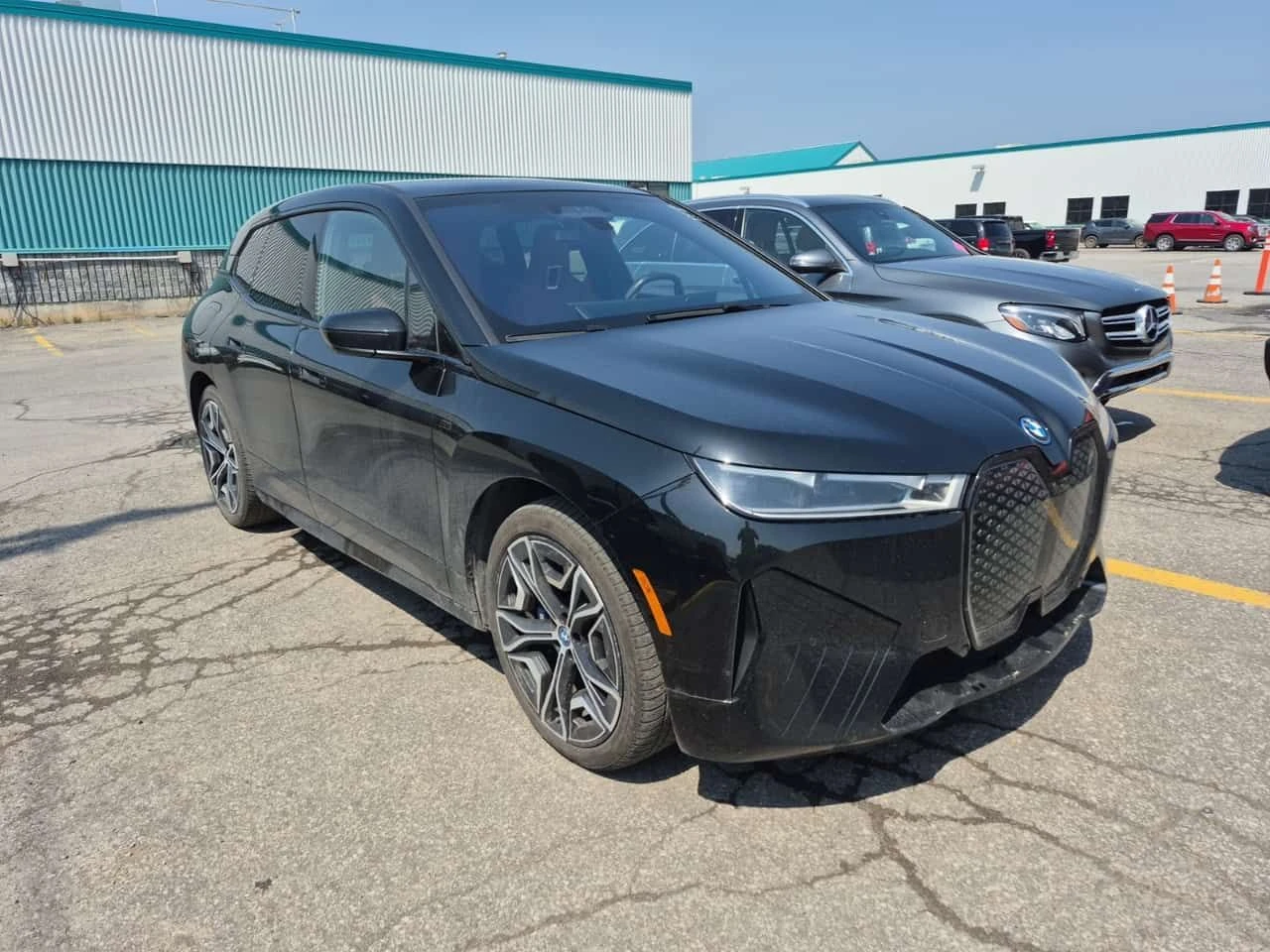 BMW iX * M60 * 360 * PANO * ЛИЦЕНЗИРАН ДИЛЪР, снимка 2 - Автомобили и джипове - 54612114
