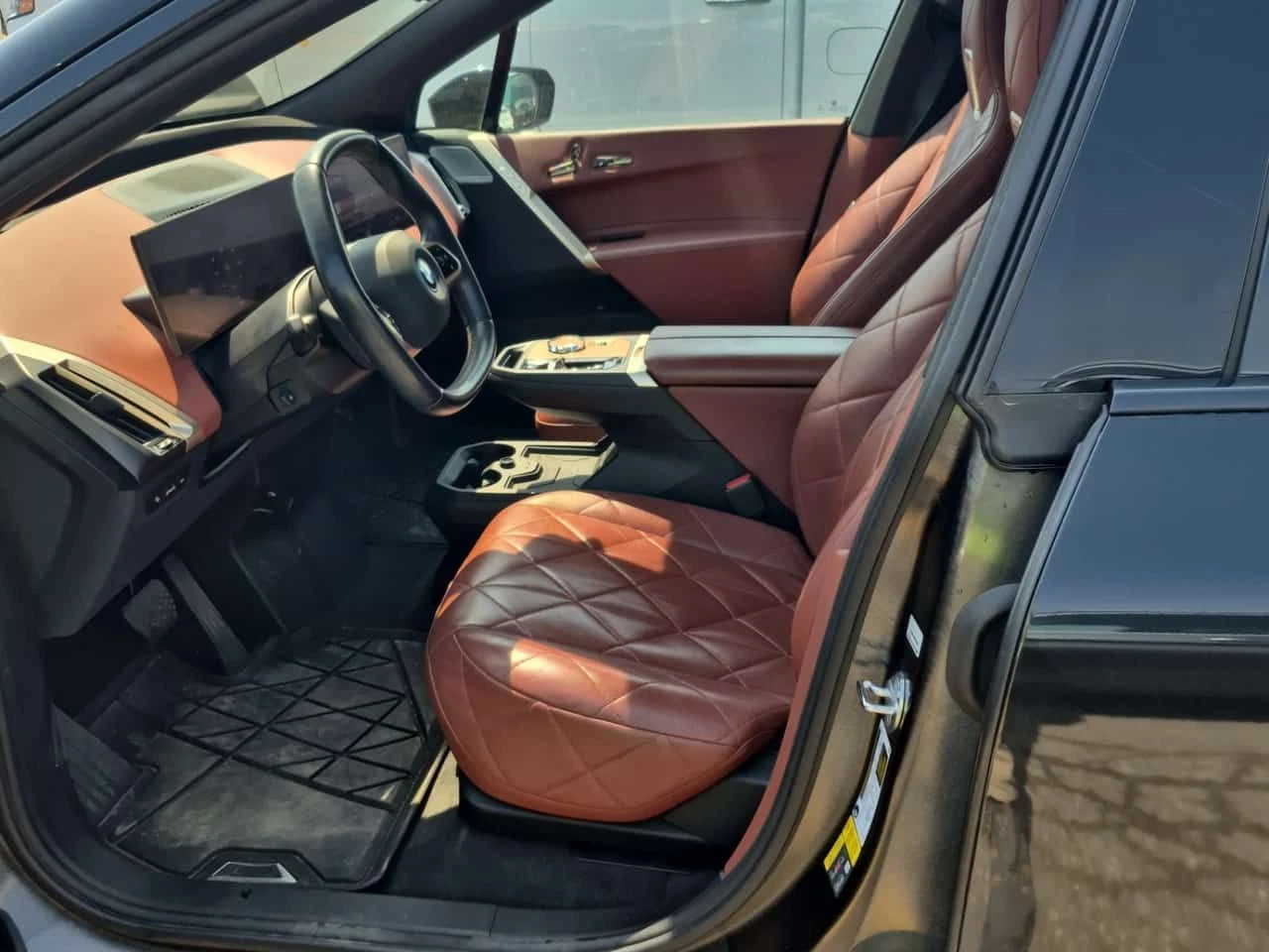 BMW iX * M60 * 360 * PANO * ЛИЦЕНЗИРАН ДИЛЪР, снимка 5 - Автомобили и джипове - 54612114