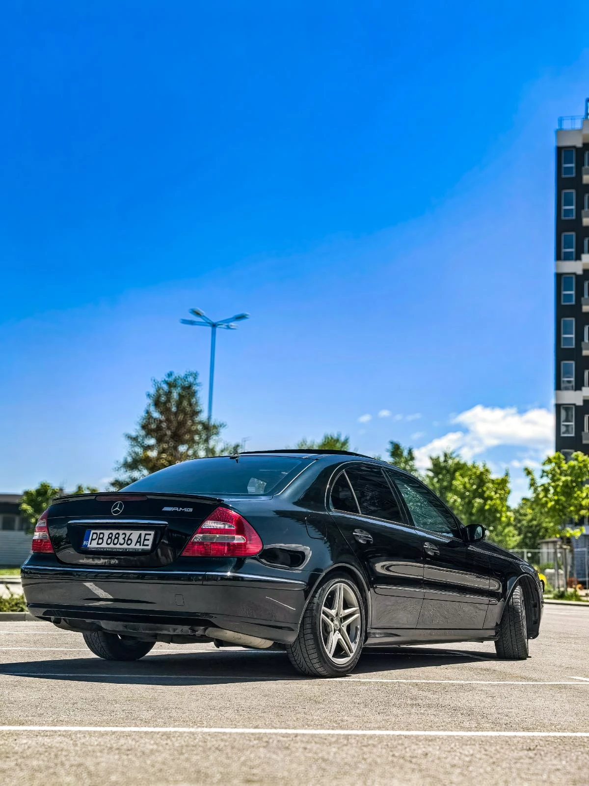 Mercedes-Benz E 240, снимка 2 - Автомобили и джипове - 54681038