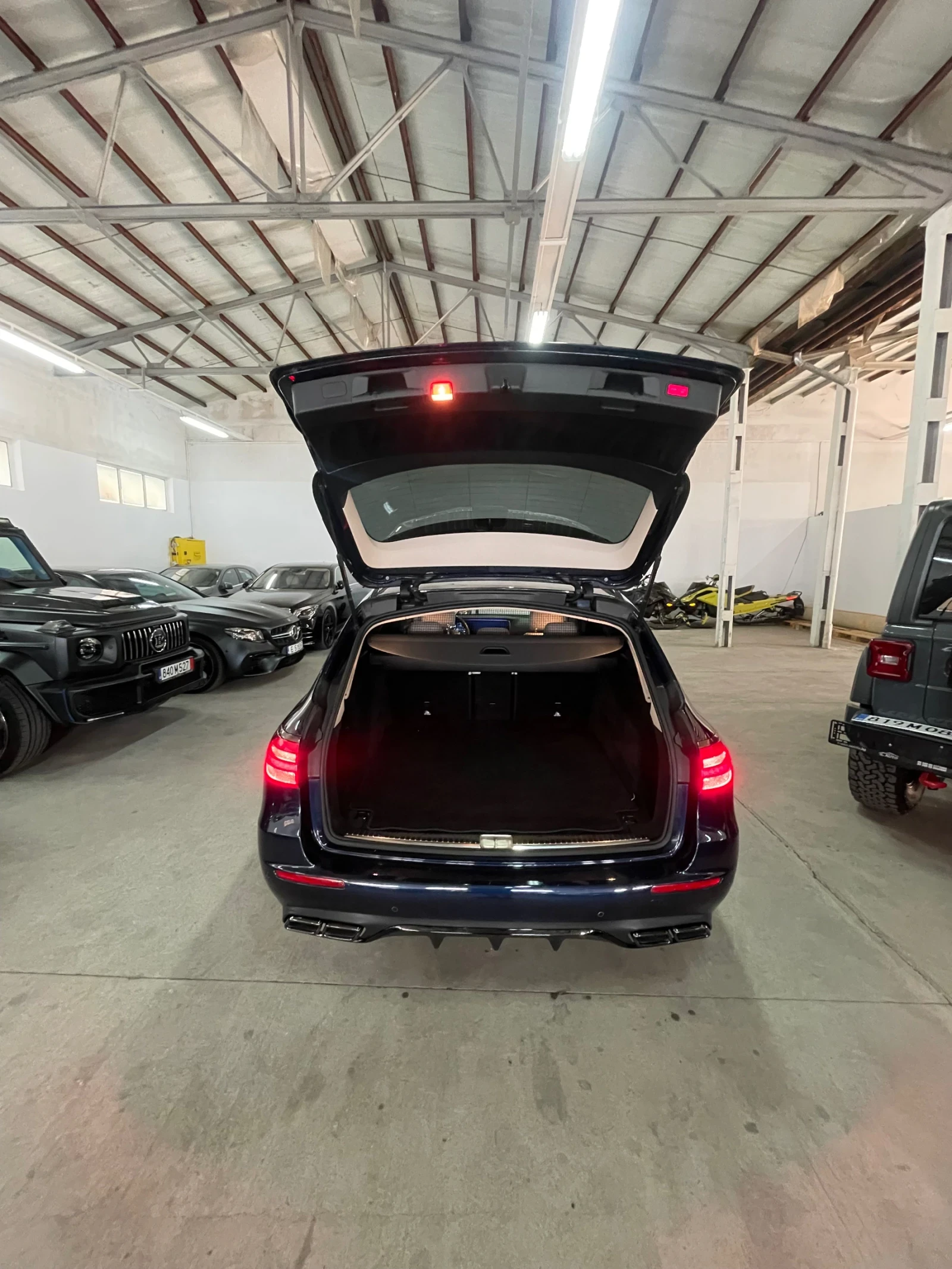 Mercedes-Benz E 220 d/4mat/AMG 6.3face/Подгр/камер/дигитал/НОВА!!!, снимка 16 - Автомобили и джипове - 55053160
