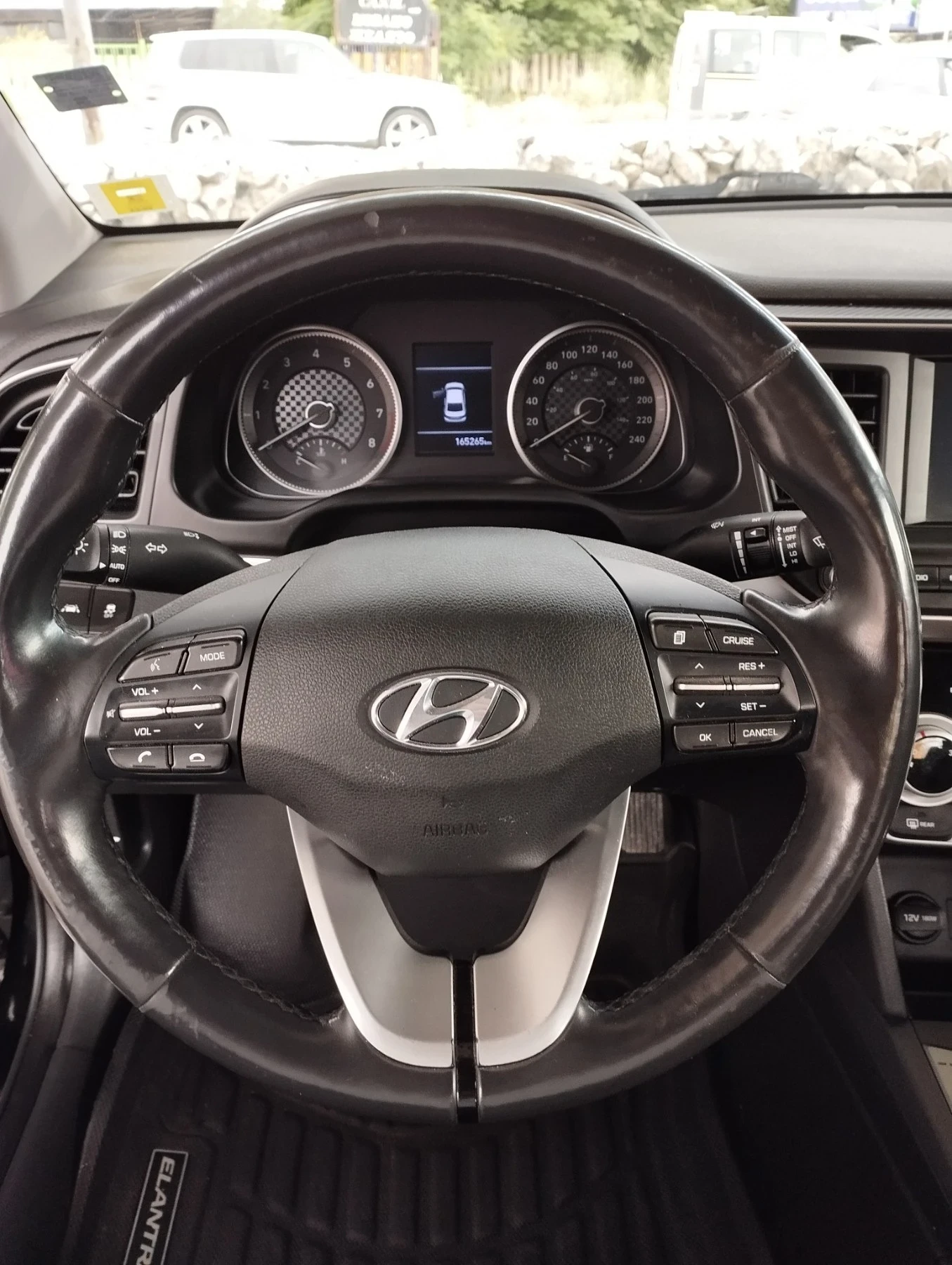 Hyundai Elantra 2.0 бензин автомат , снимка 10 - Автомобили и джипове - 55105323