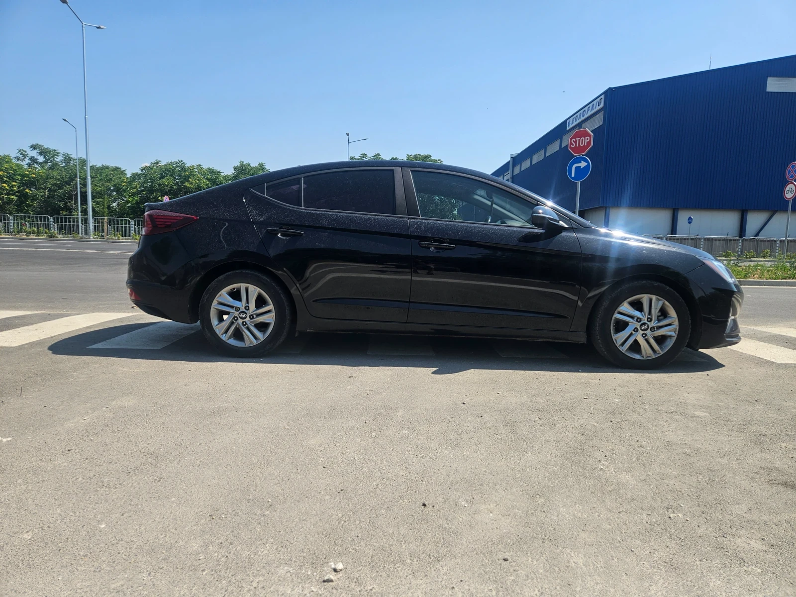 Hyundai Elantra 2.0 бензин автомат , снимка 5 - Автомобили и джипове - 55105323